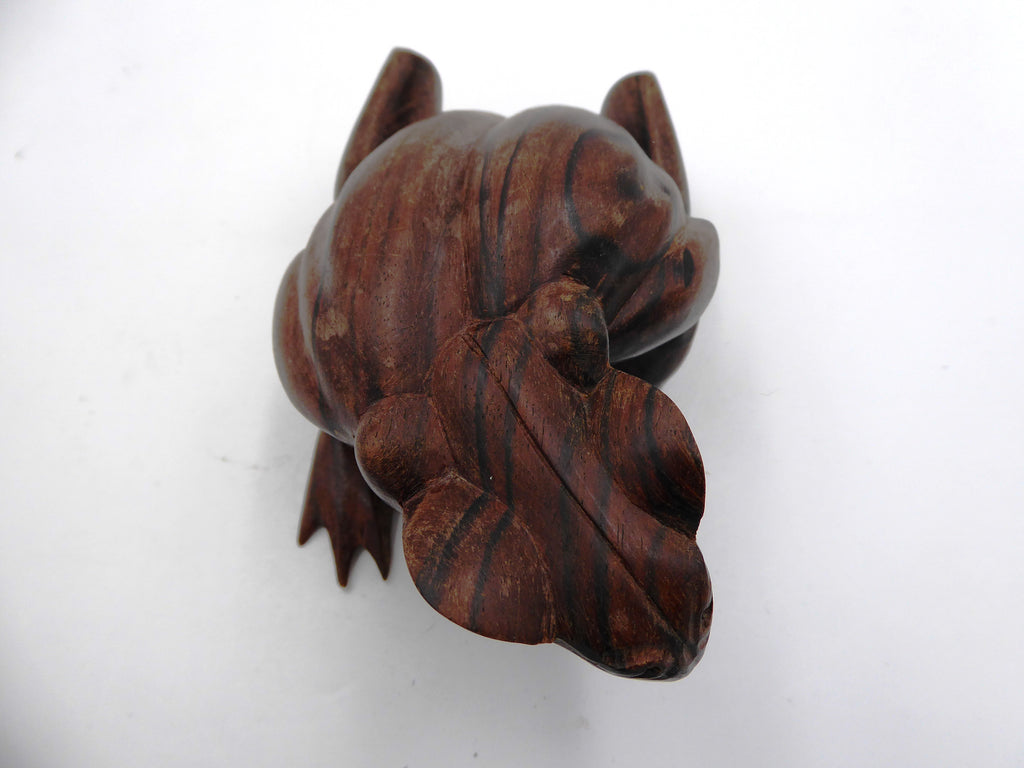 Grenouille sculptée en bois de palissandre