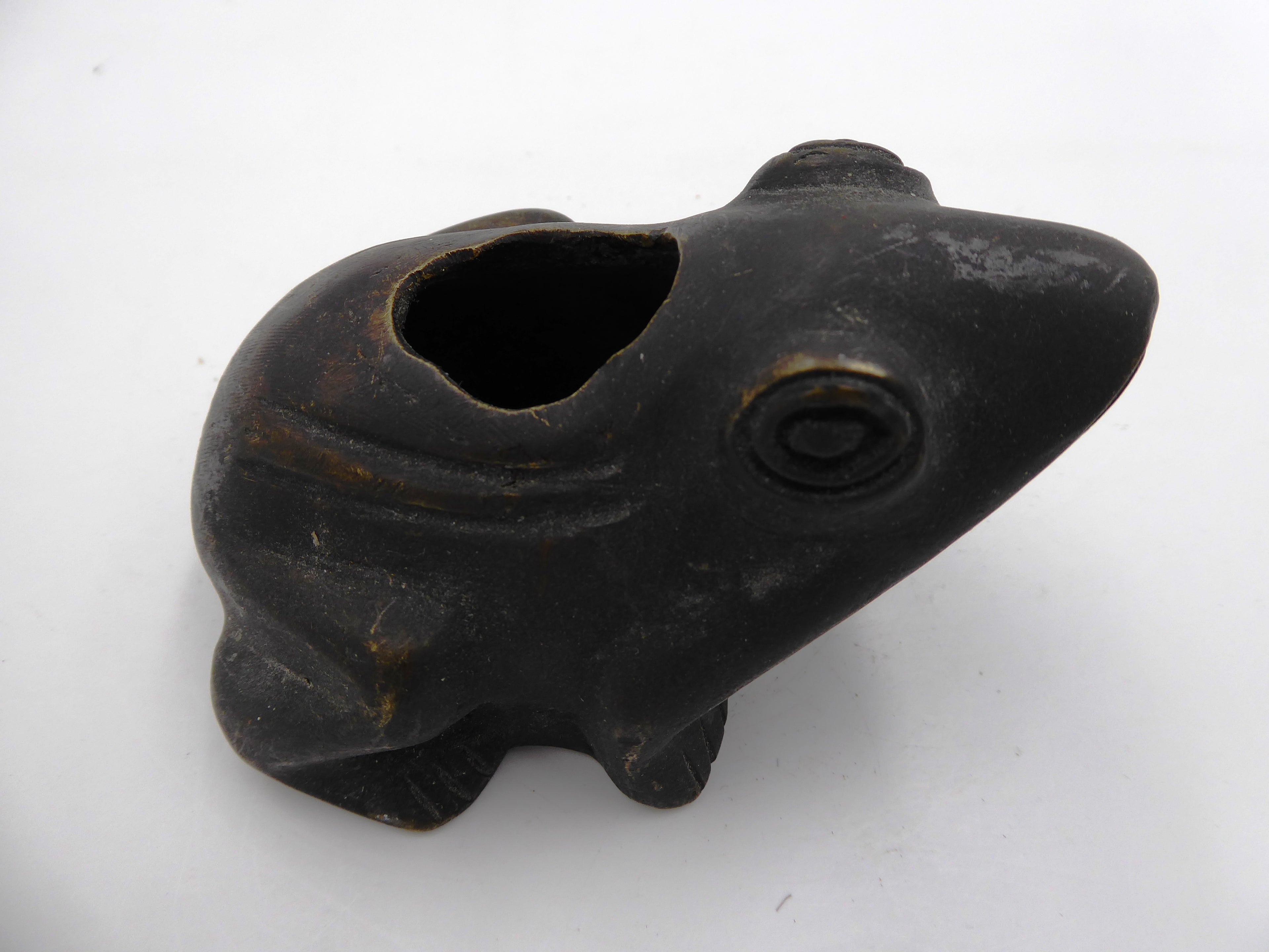 Bronze grenouille pouvant servir de cendrier