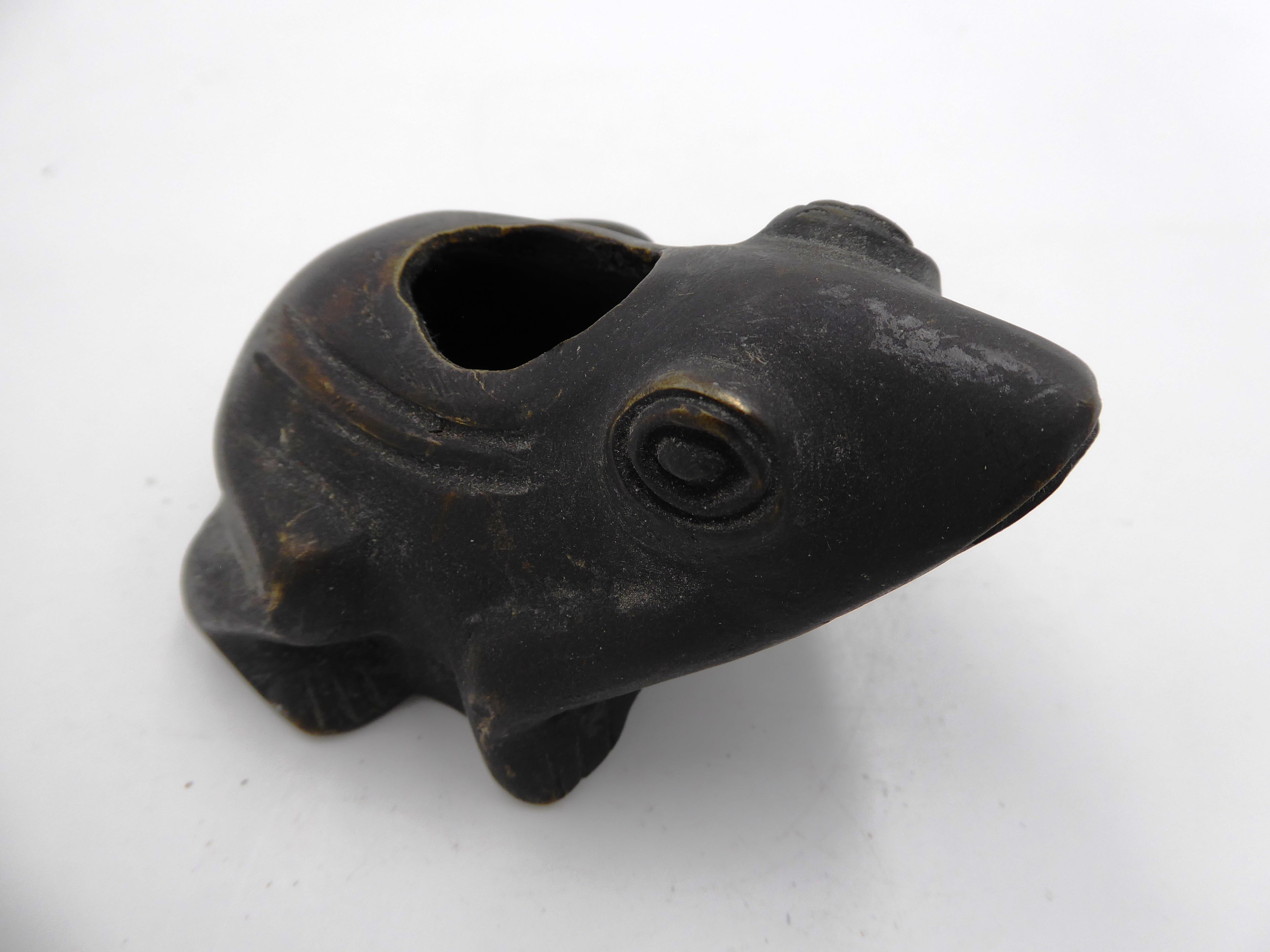 Bronze grenouille pouvant servir de cendrier