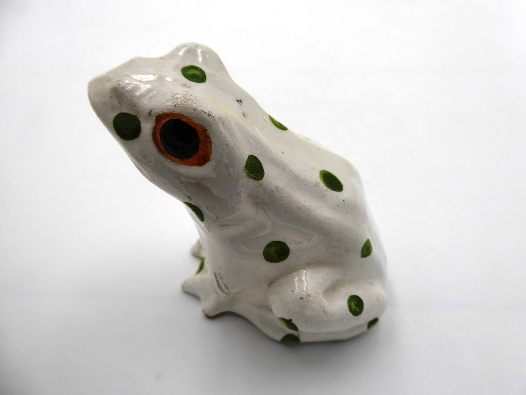 Grenouille en céramique blanche à pois verts