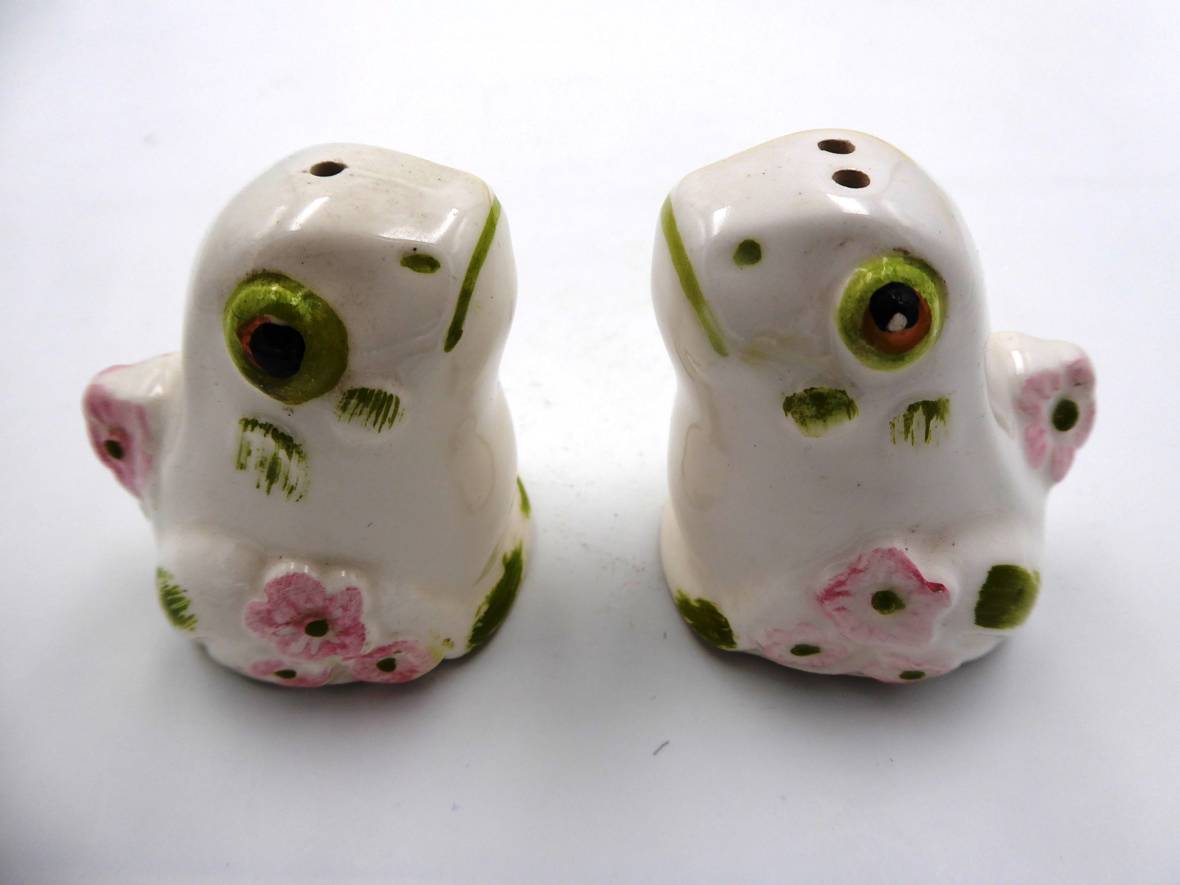 Couple de grenouilles en céramique blanche