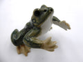 Céramique grenouille assise sur ses pattes arrières