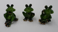 Lot de trois figurines grenouilles