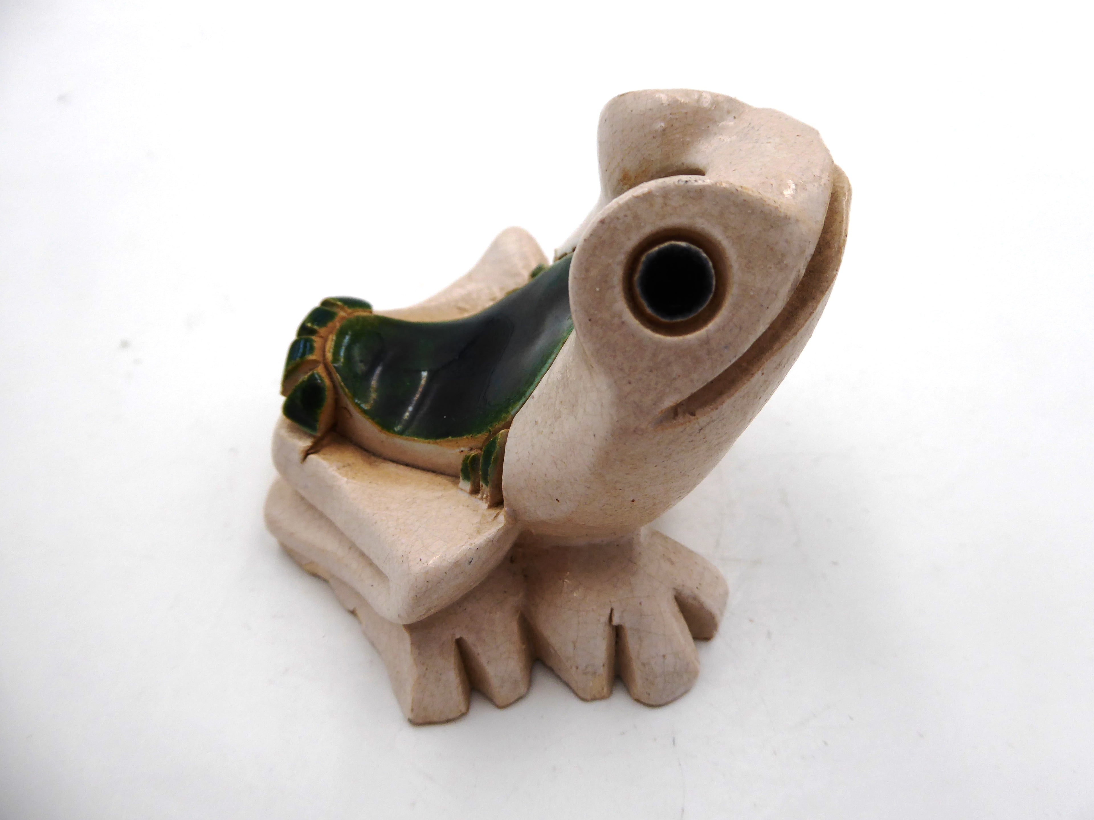 Grenouille en céramique blanc cassé vernie