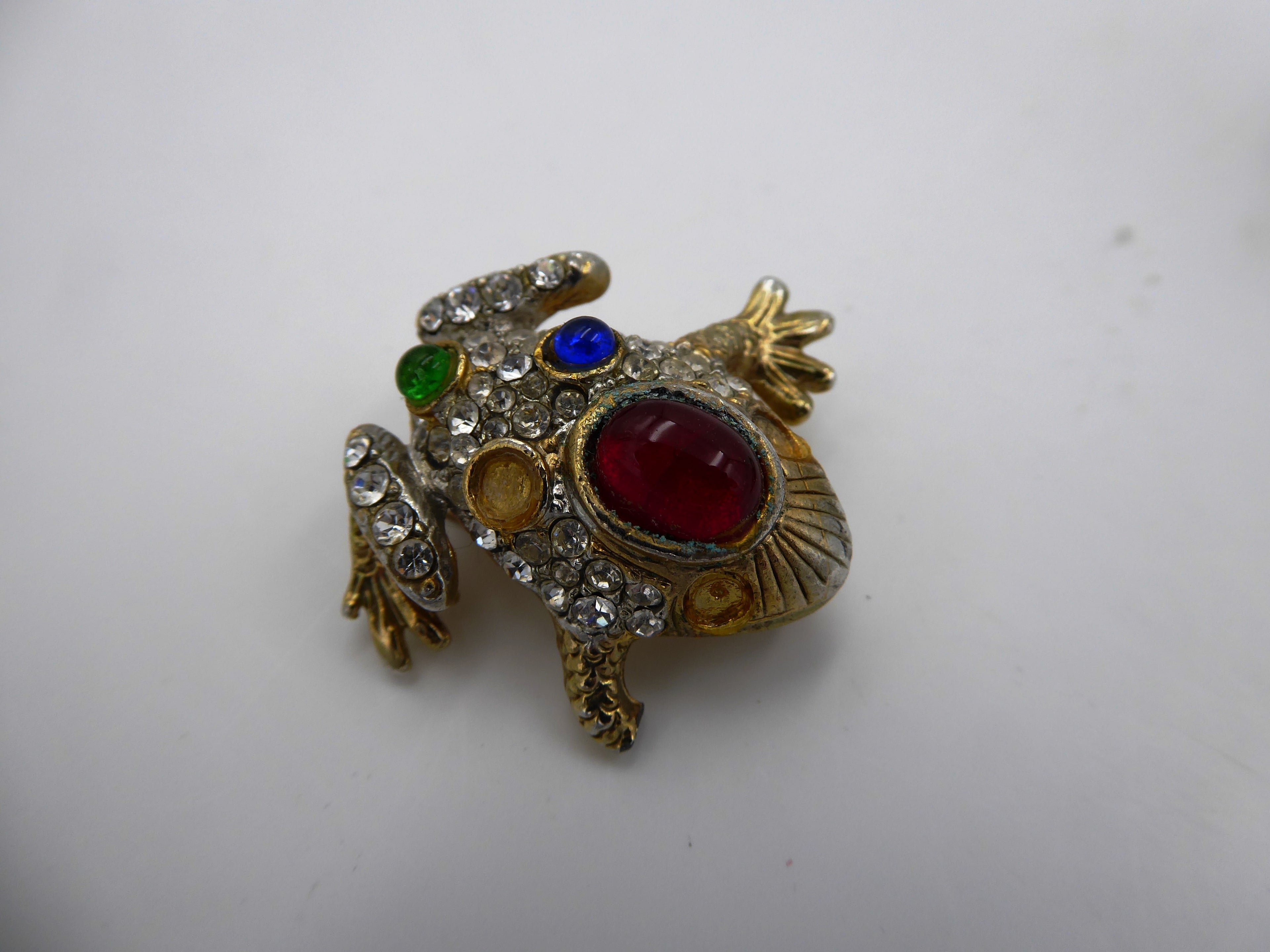 lot de six broches grenouilles variées
