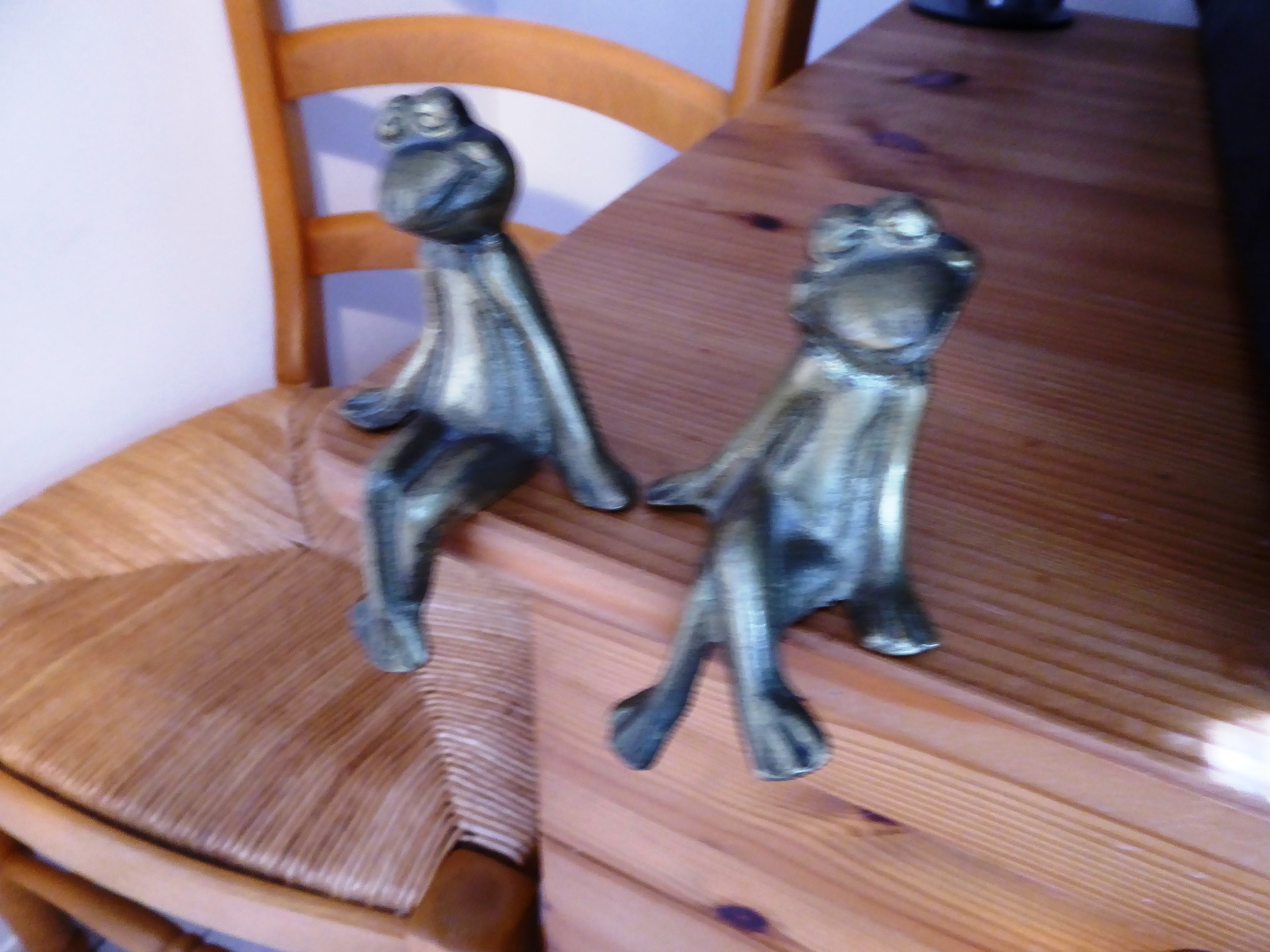 Couple de grenouille assis en laiton (Modèle le plus grand que nous proposons pour ce style)