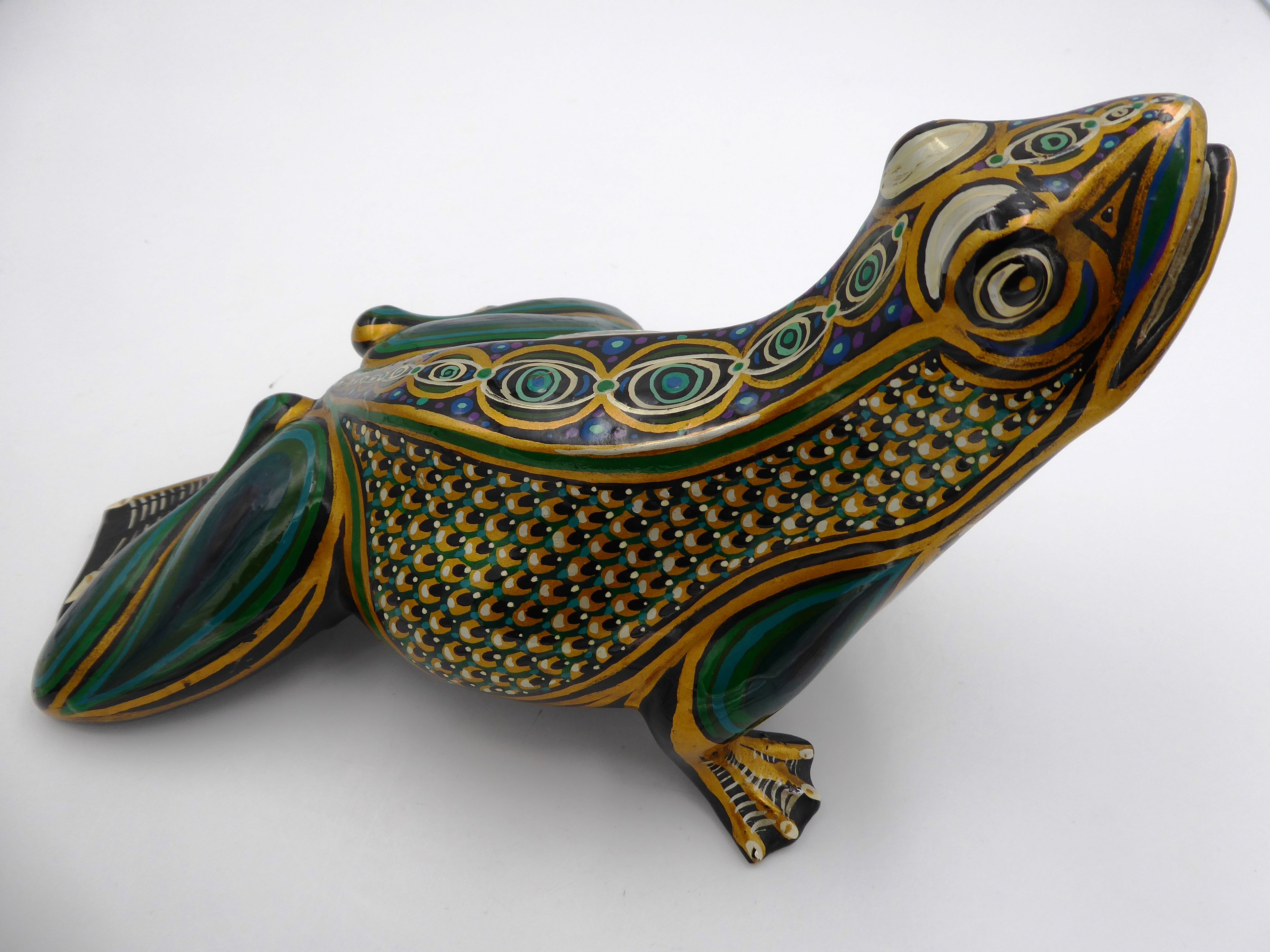 Grosse grenouille en bois sculptée peinte à la main