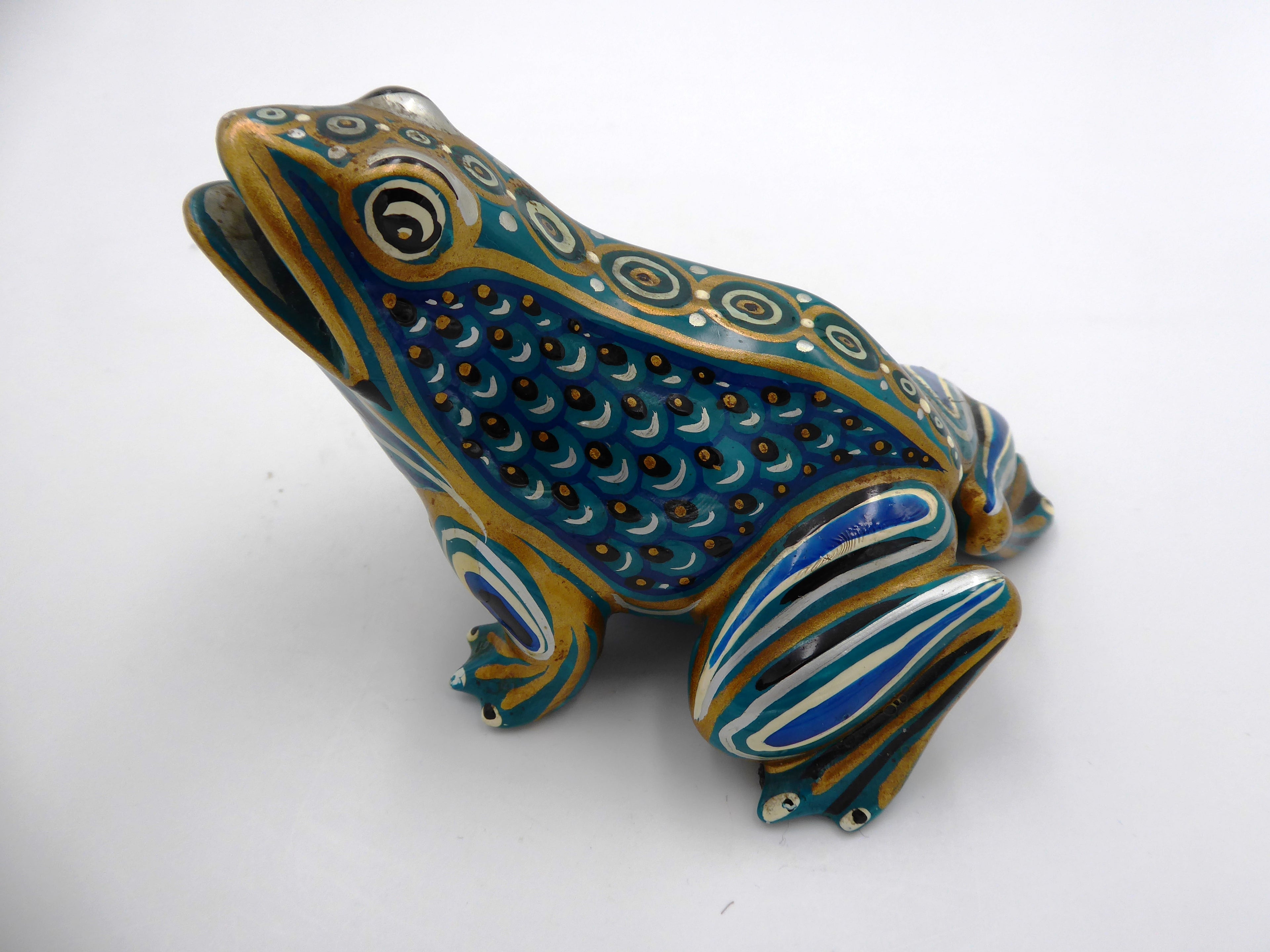Moyenne grenouille en bois peint dominante verte