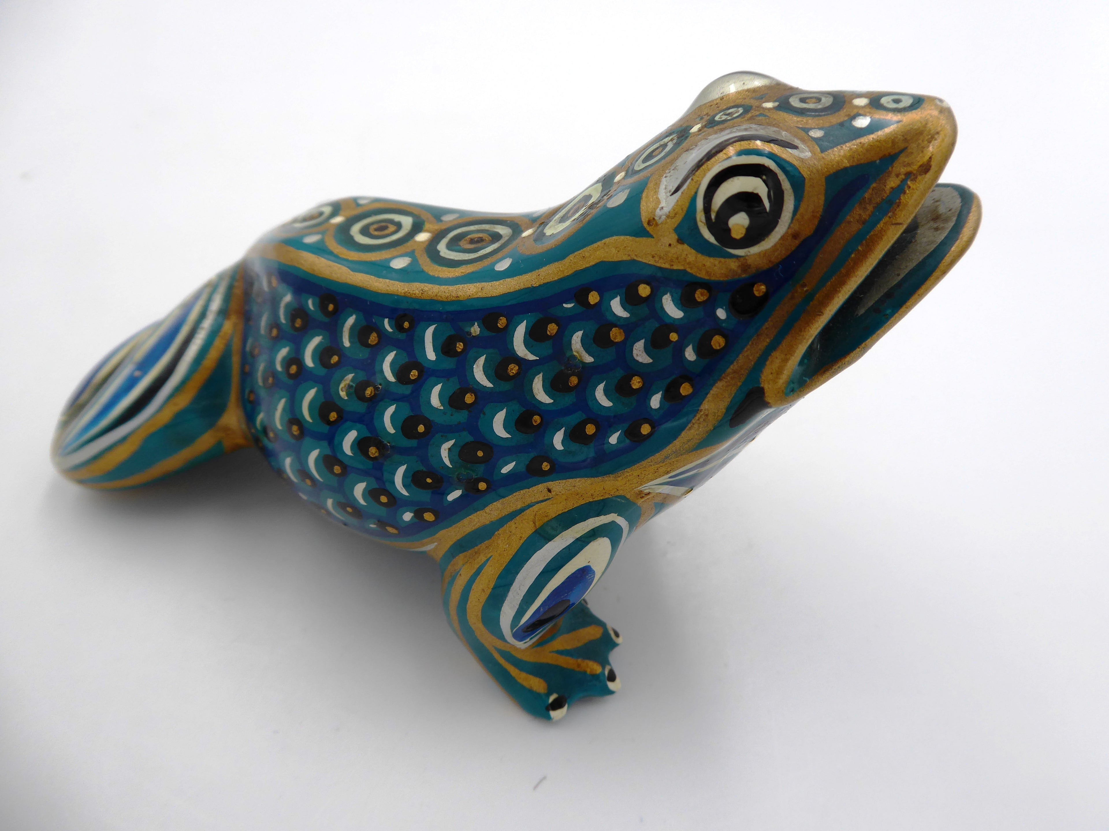 Moyenne grenouille en bois peint dominante verte