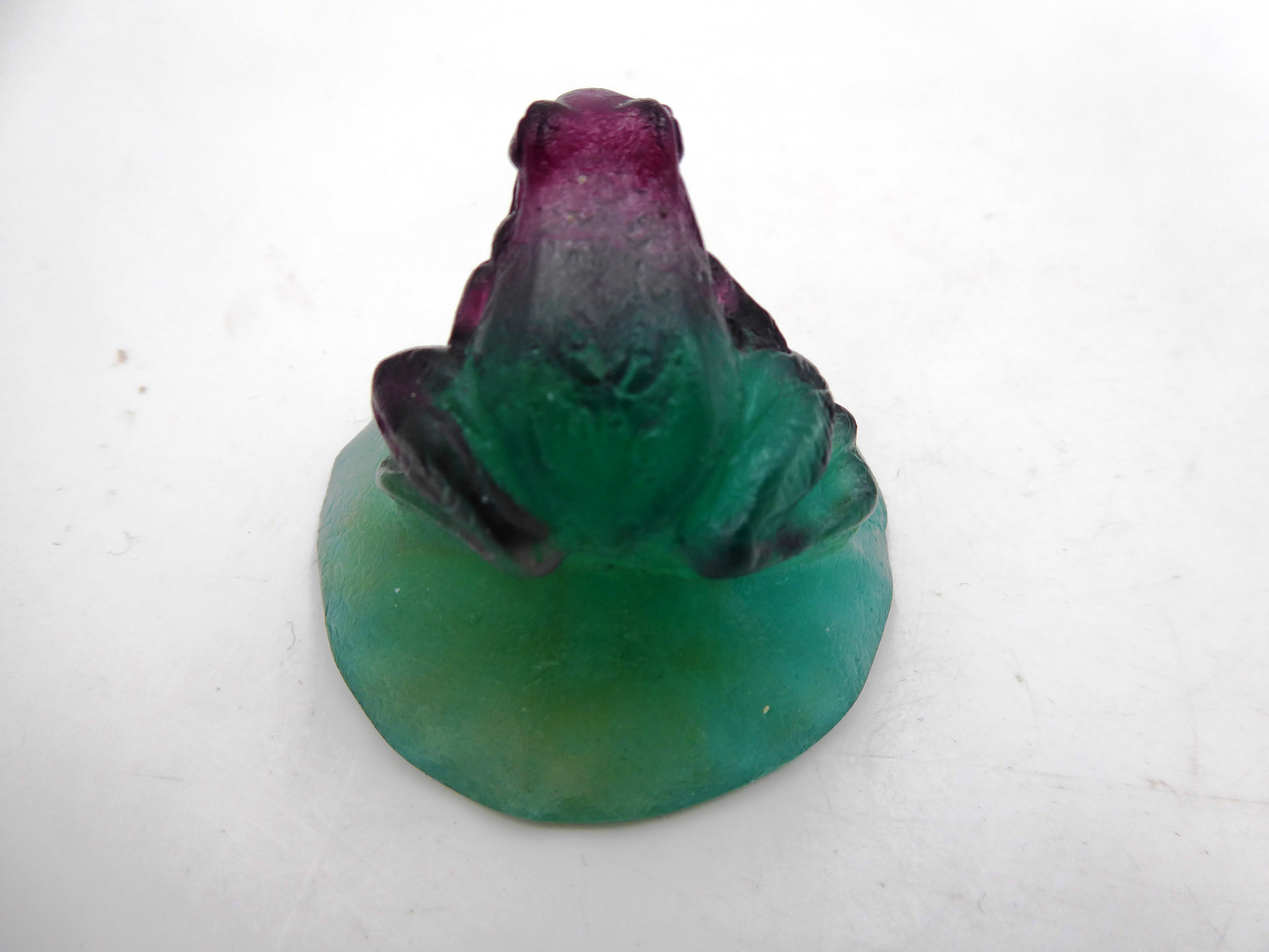 Petite grenouille DAUM sur un nénuphar bombé