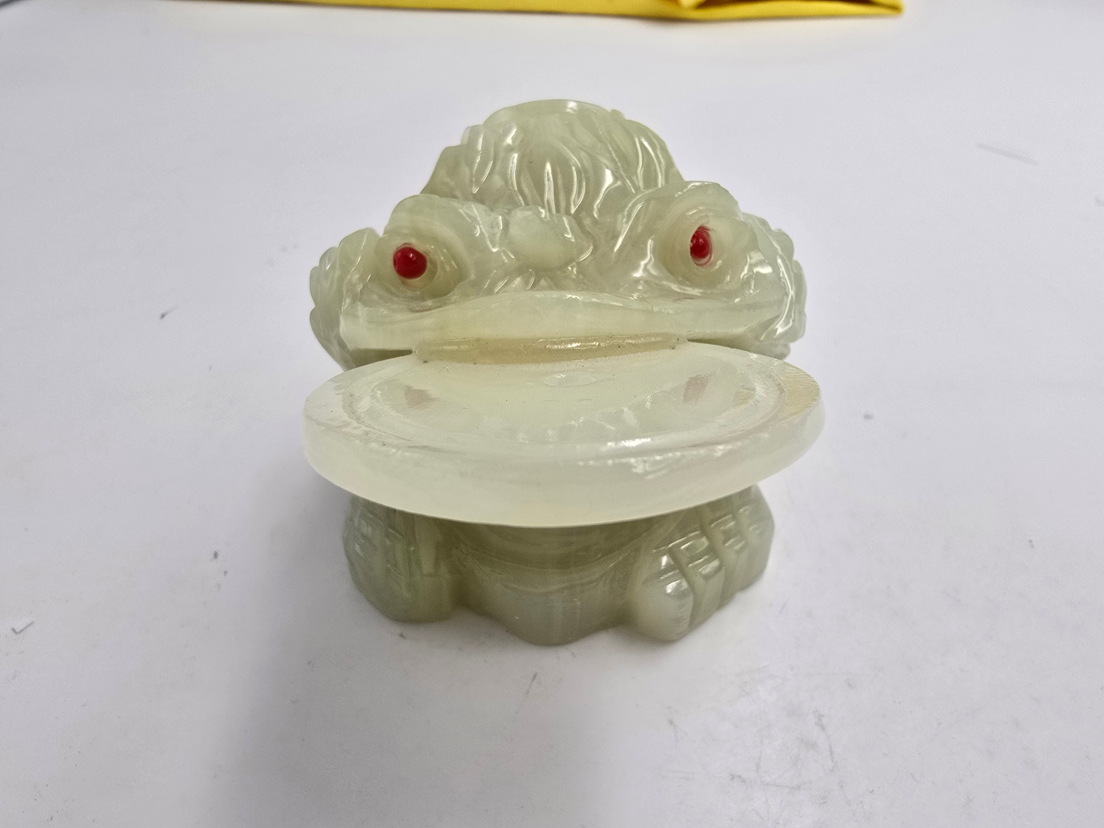 Grosse grenouille en onyx vert porte bonheur richesse