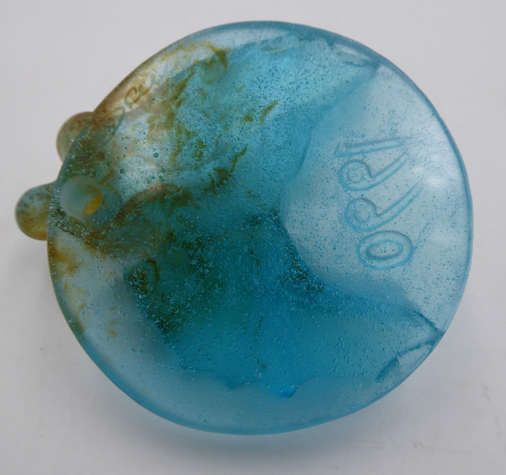 DAUM Pendentif en pâte de verre bleutée daté 1990