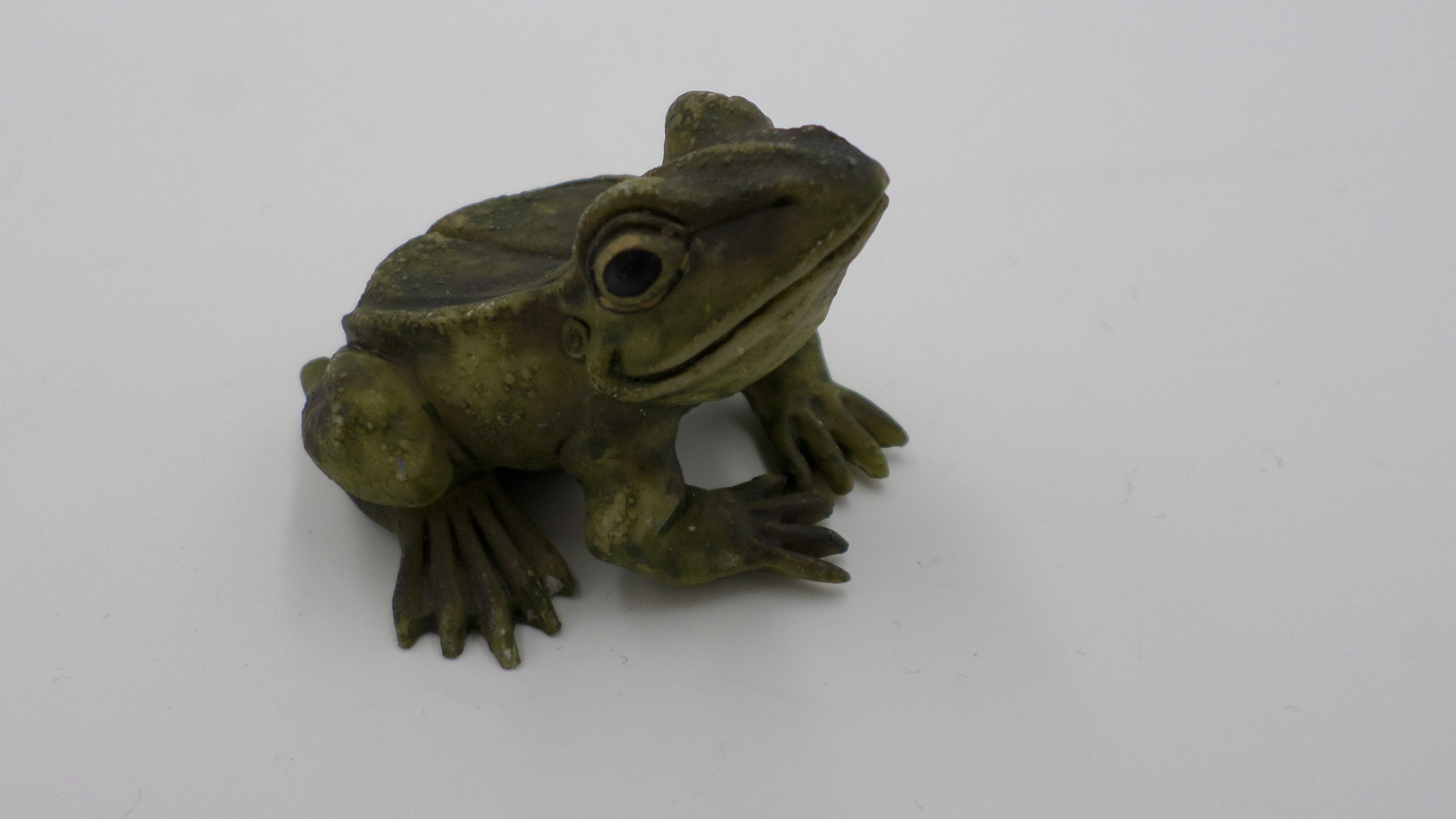 Grenouille en composite vert