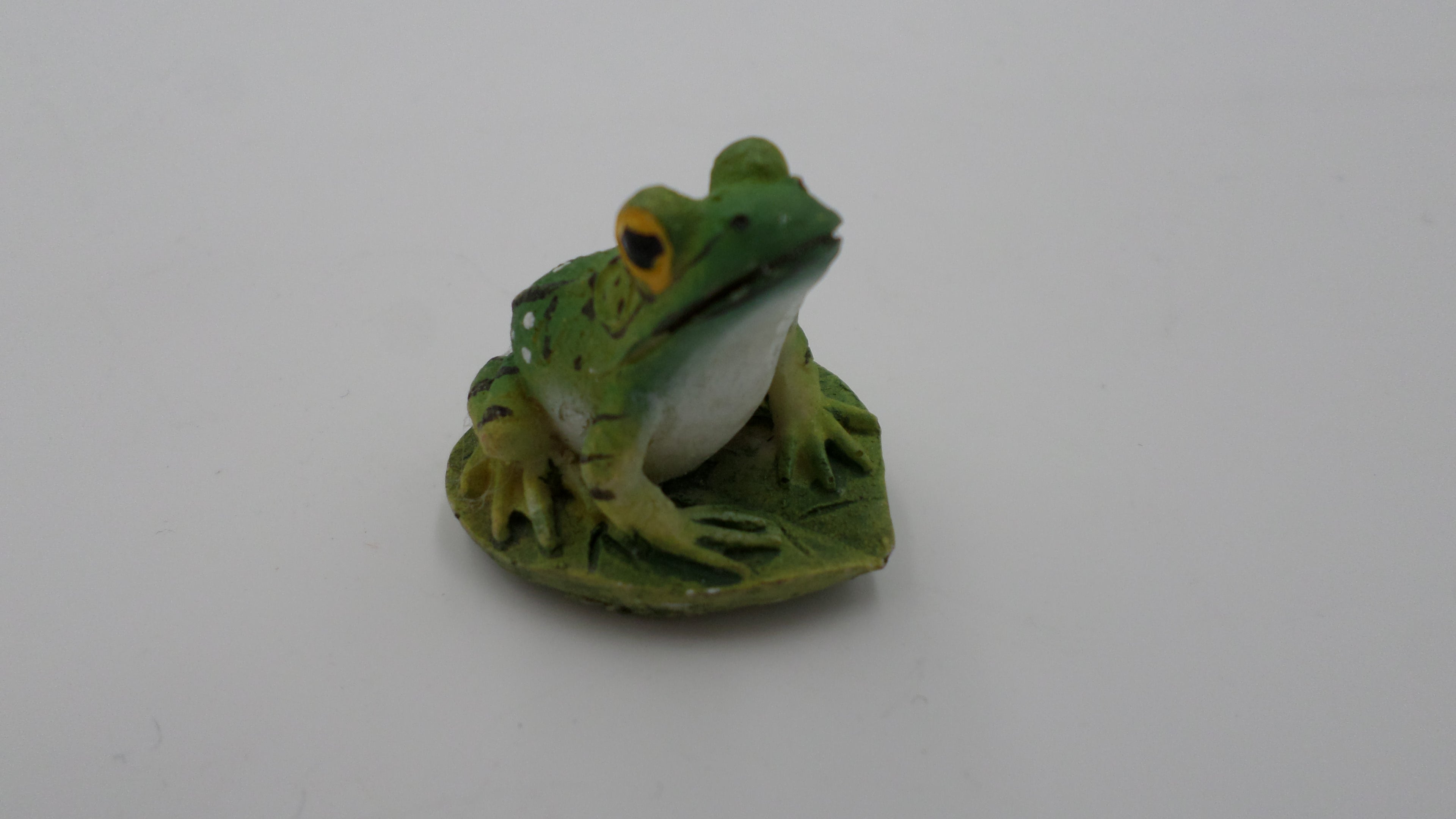 Petite grenouille en bois