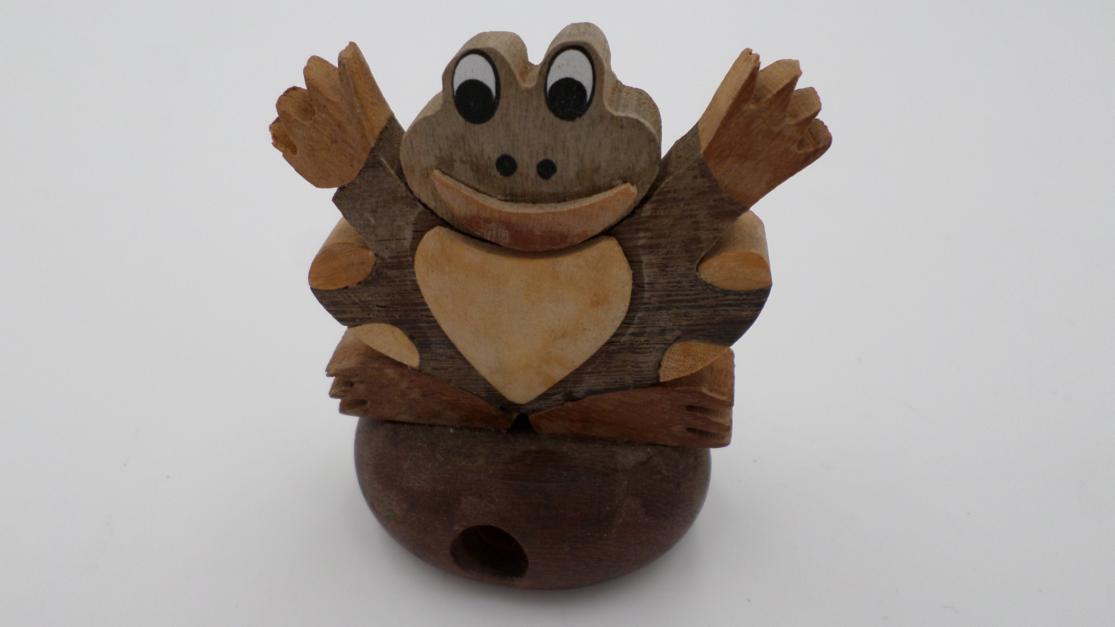 Grenouille en bois taille crayon