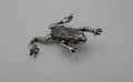Broche grenouille travail artisanal