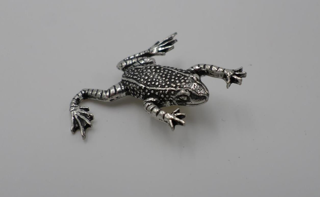 Broche grenouille travail artisanal