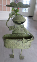 Création originale grenouille jardinier en tôle peinte