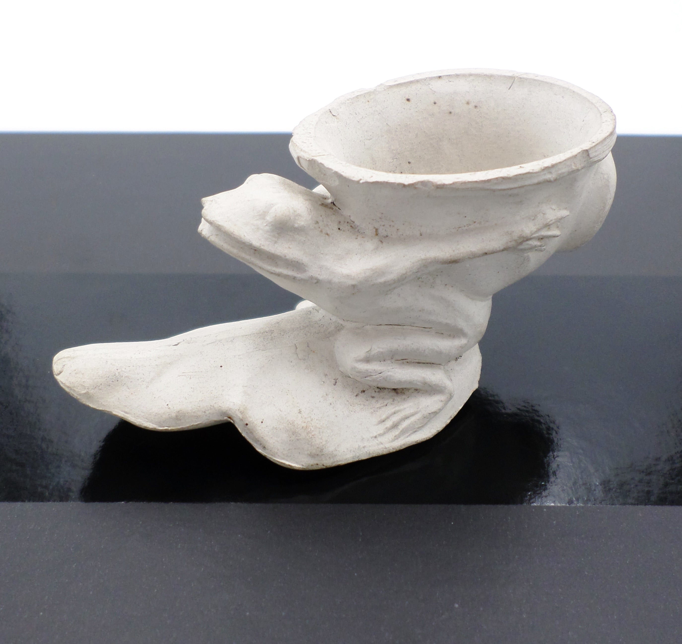 Fourreau de pipe décor de grenouille en terre cuite - Attribué à GAMBIER (1912-2000) Incident du à l'âge