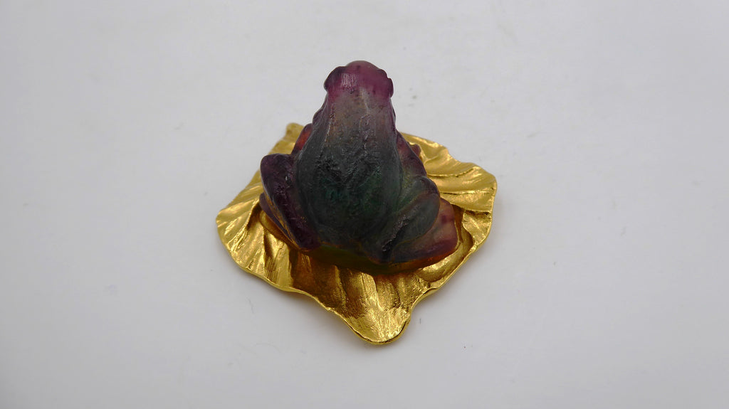 Pendentif DAUM - Grenouille sur une feuille dorée