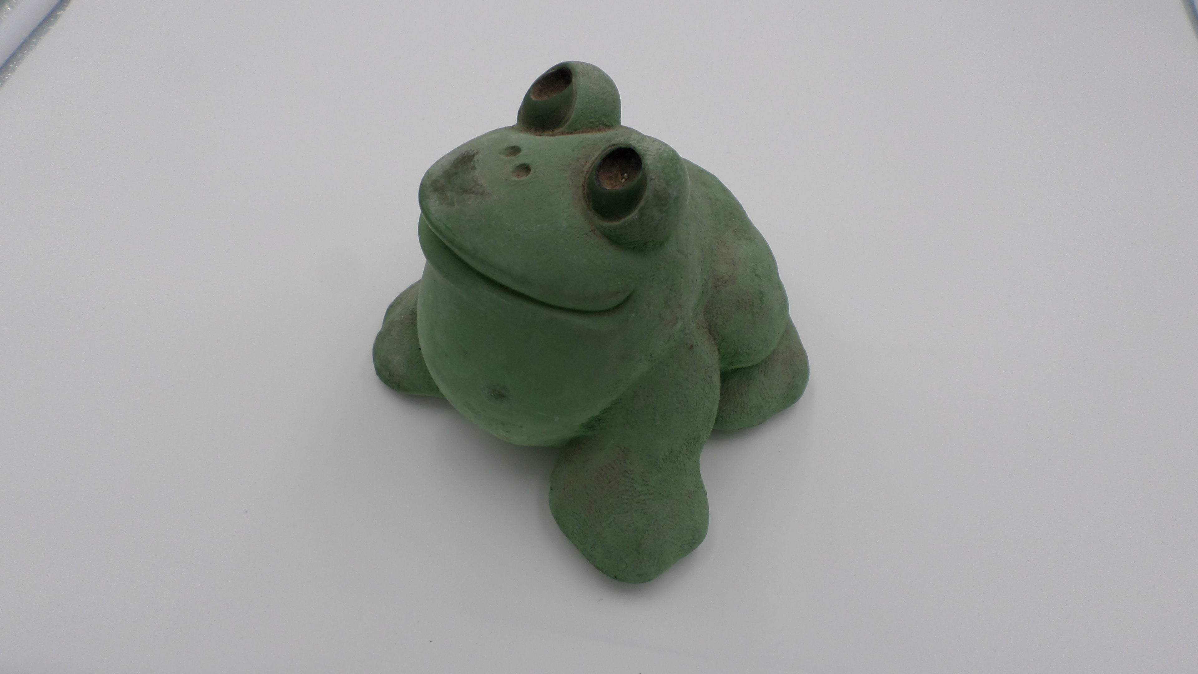 Grosse grenouille en fonte peinte en vert (Ancienne)