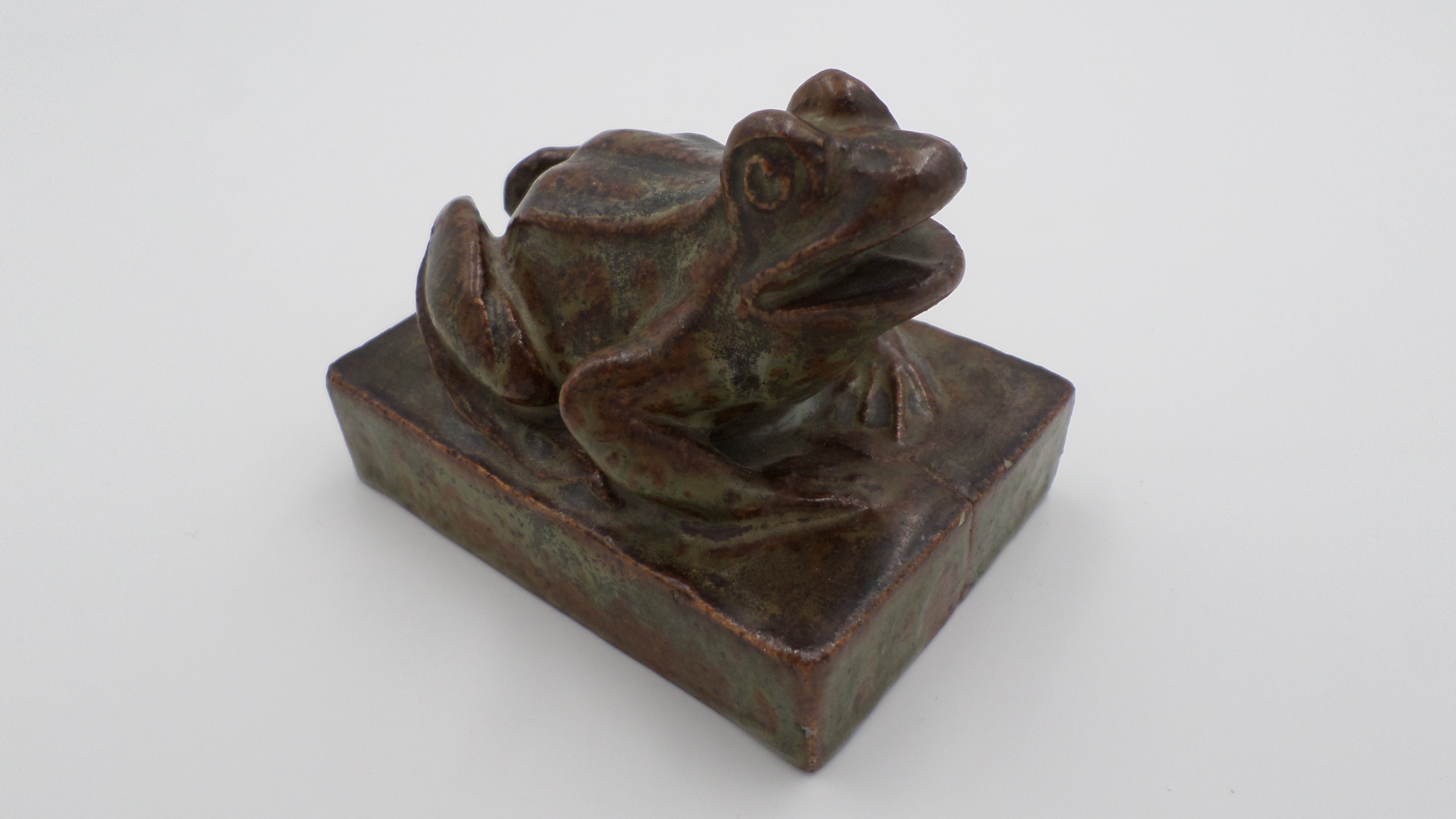 Grosse grenouille sculptée en grès vernissé - Signature GENTIL et BOURDET à Boulogne