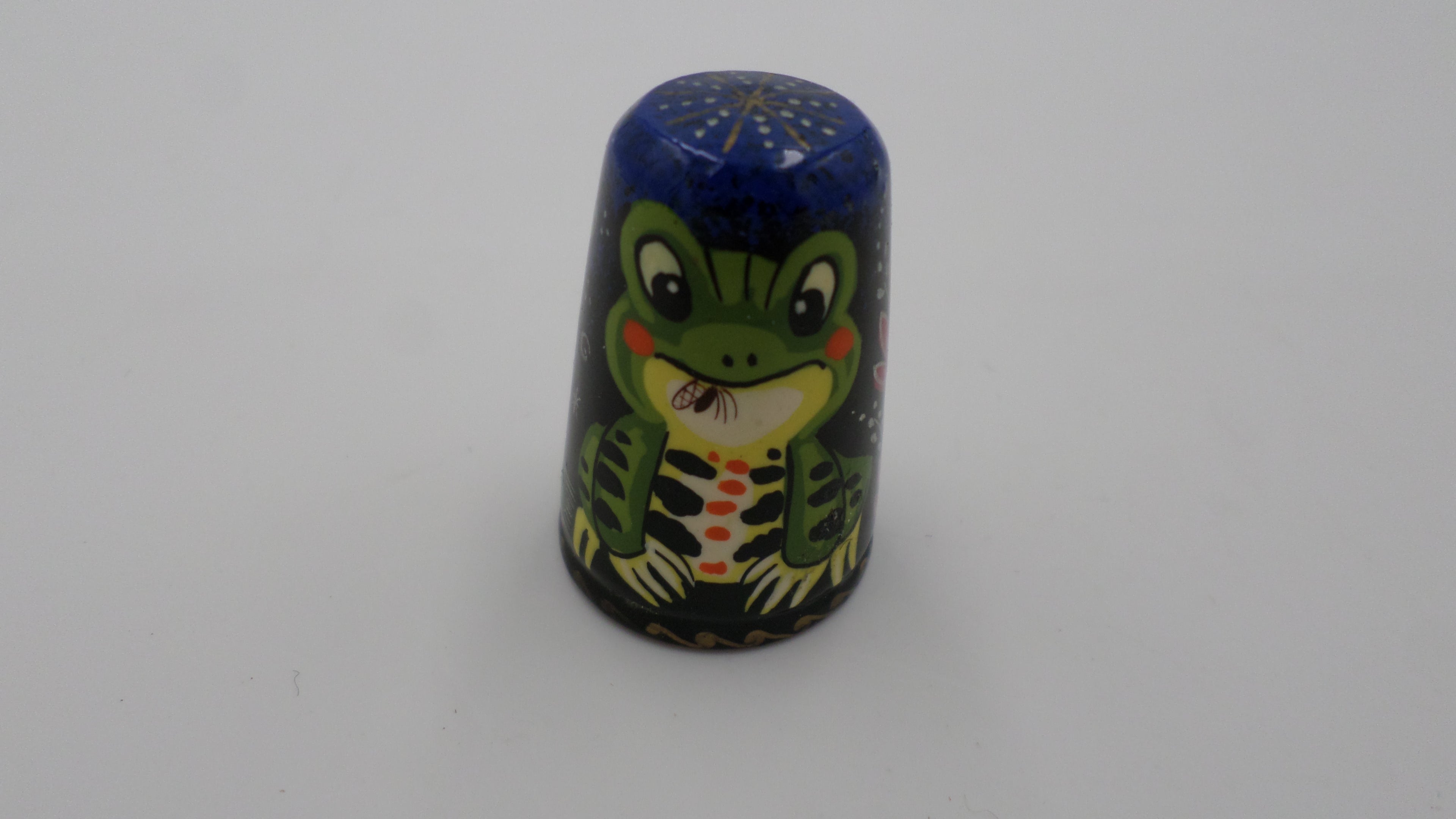 Dé en bois peint grenouille