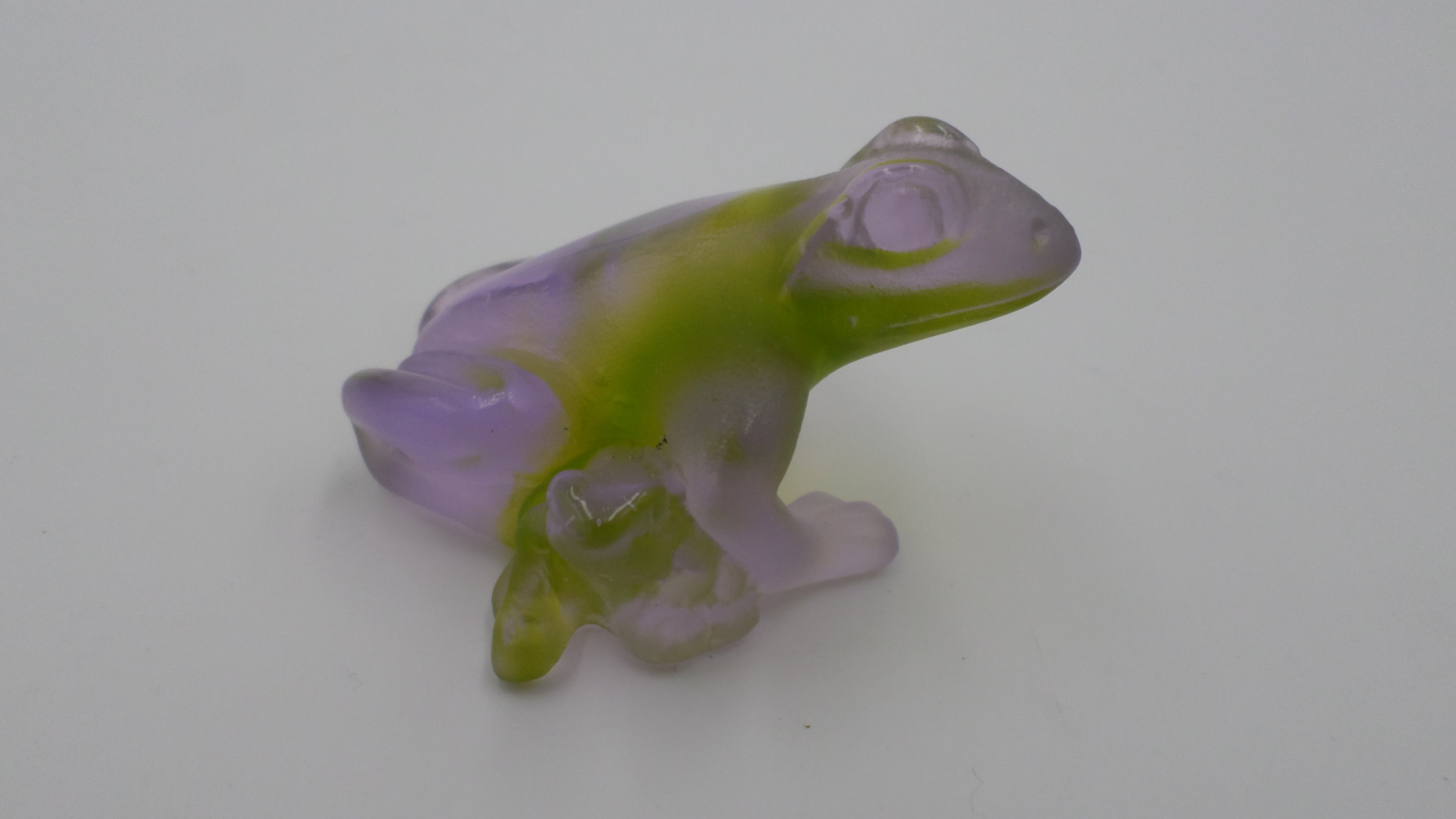 Rainette EN RESERVE vert/lilas en pate de verre (Exemplaire no 2)