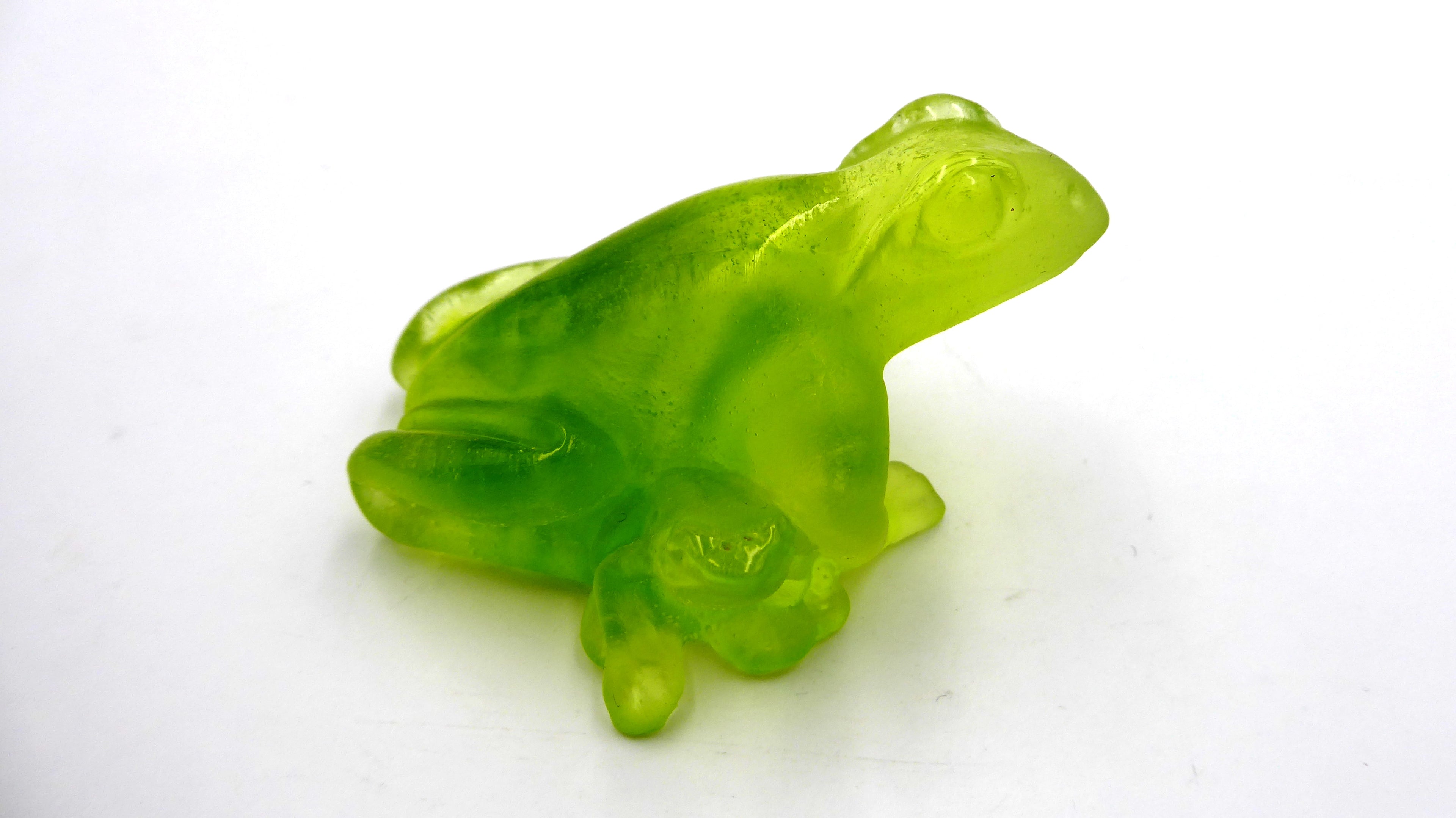 Grenouille DAUM en pâte de verre coloris vert acide