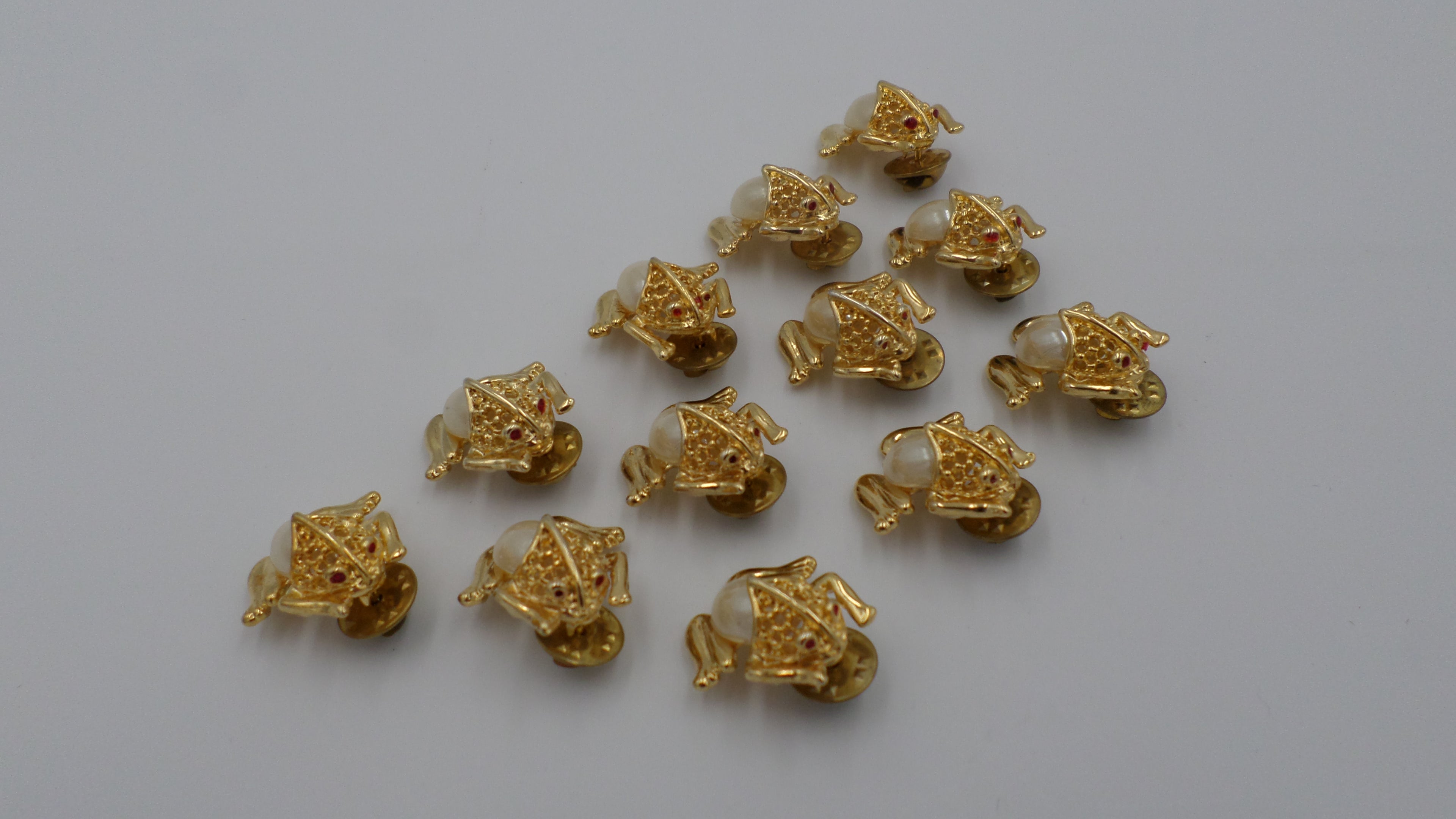 L'escadrille des pin's grenouilles