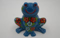 Tirelire grenouille aux pensés couleur bleu en ceramique