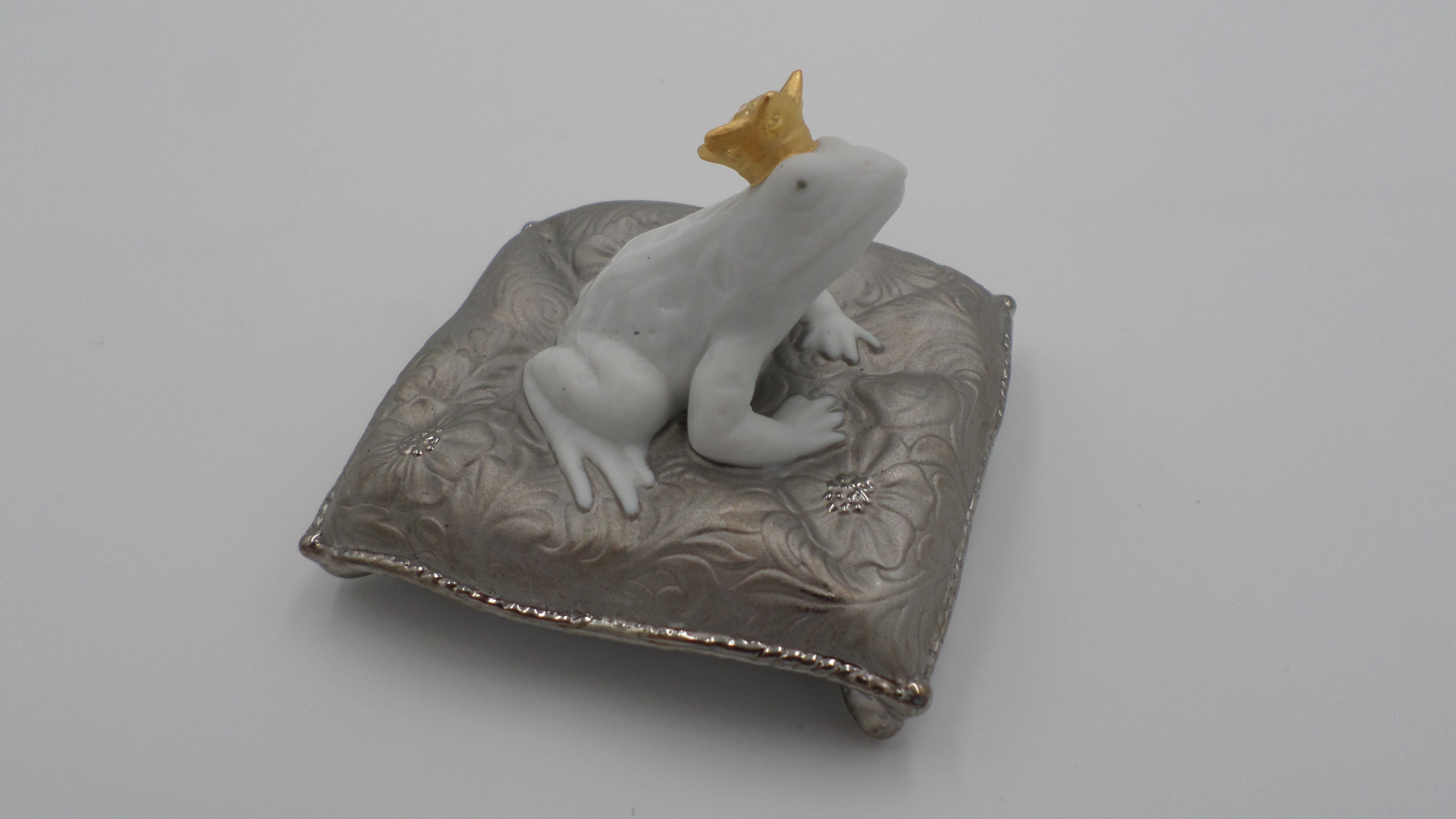 Grenouille en porcelaine de Valencia  LE ROI