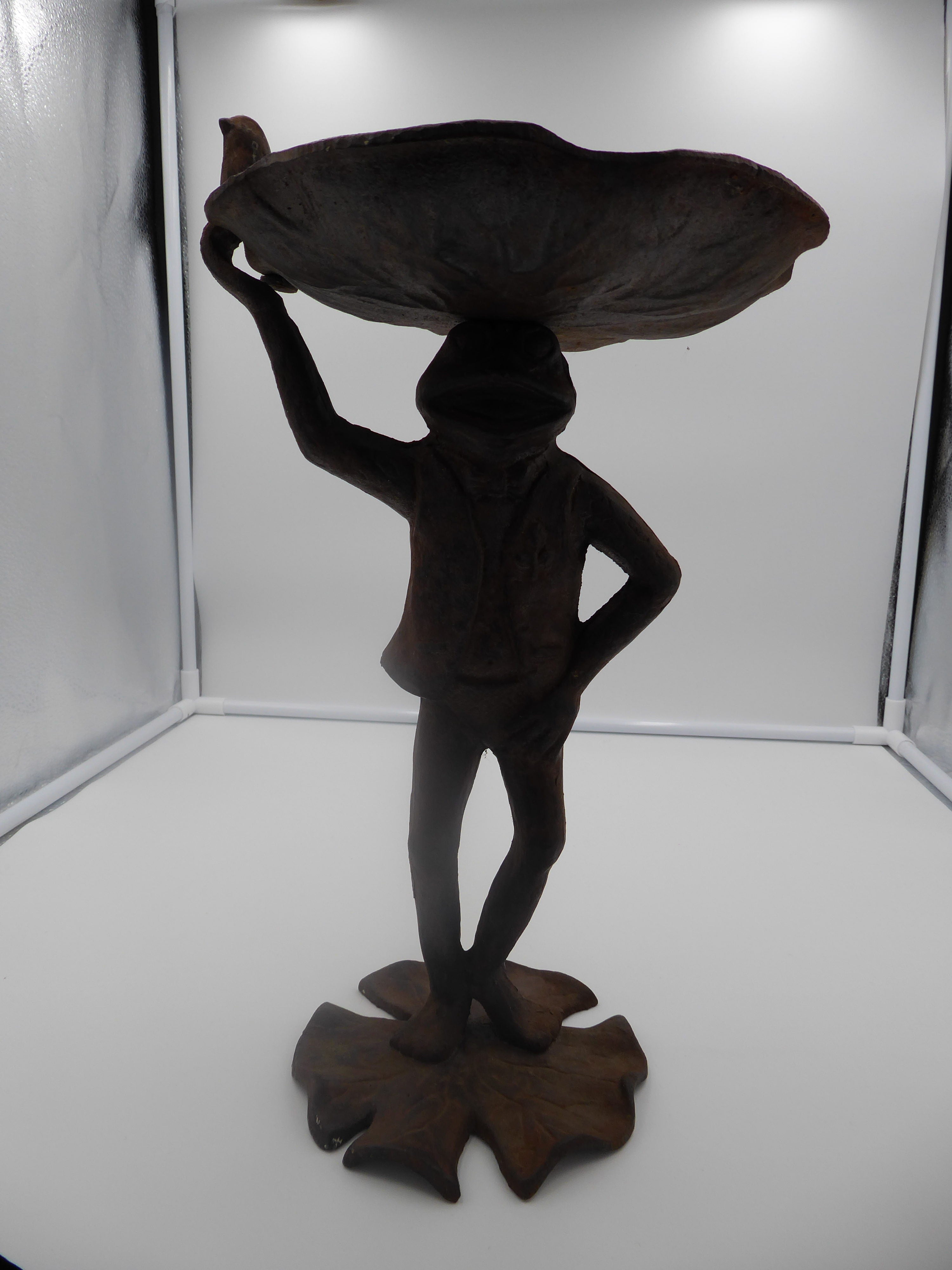 Statue grenouille en fonte hauteur 38 cm -
