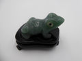 Bébé grenouille en aventurine sur socle