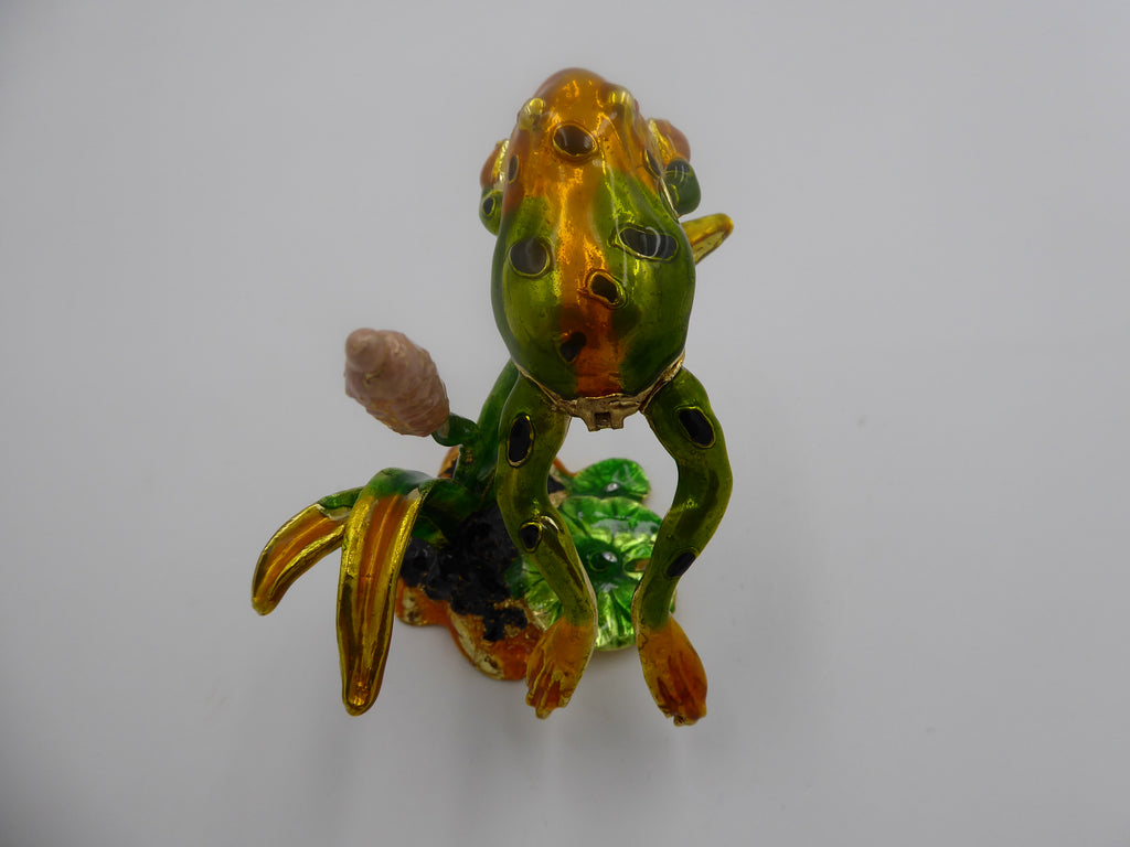 Travail en acier peint et vernis grenouille nénuphar et pierre