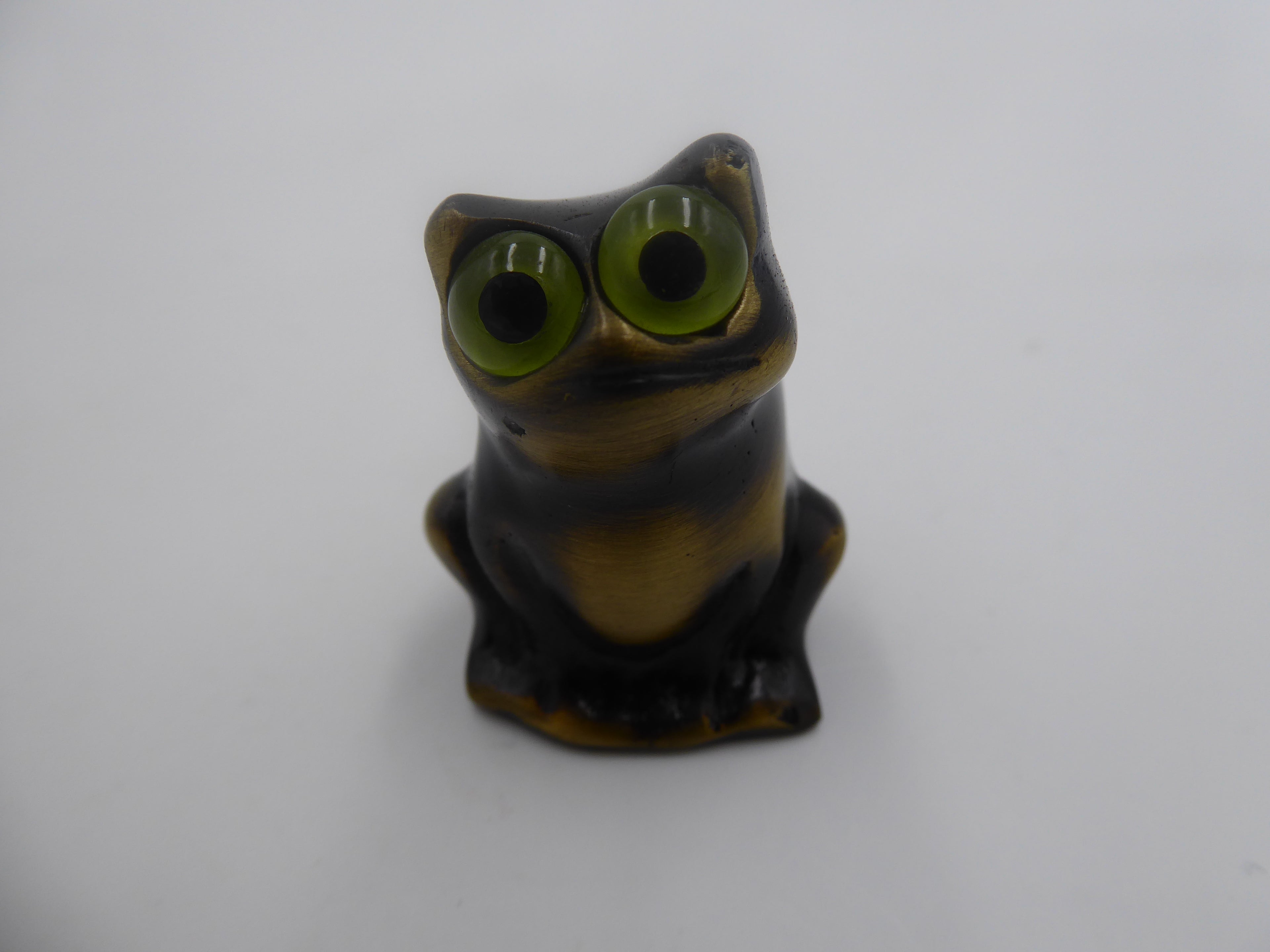 Petit bronze d'art - Grenouille debout aux yeux incrustés - Artiste français signé