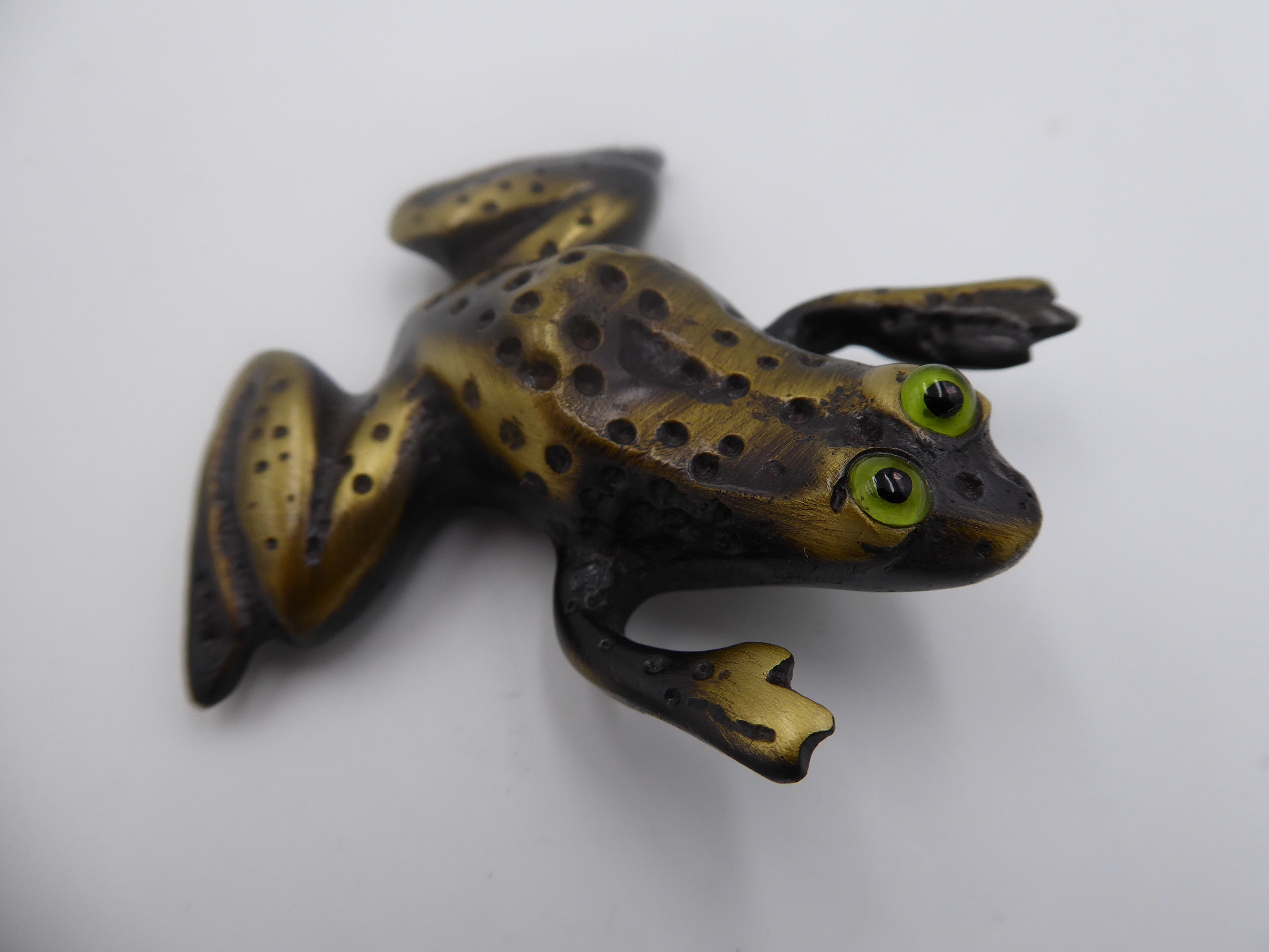 Petit bronze d'art - Grenouille à plat aux yeux incrustés - Artiste français signé