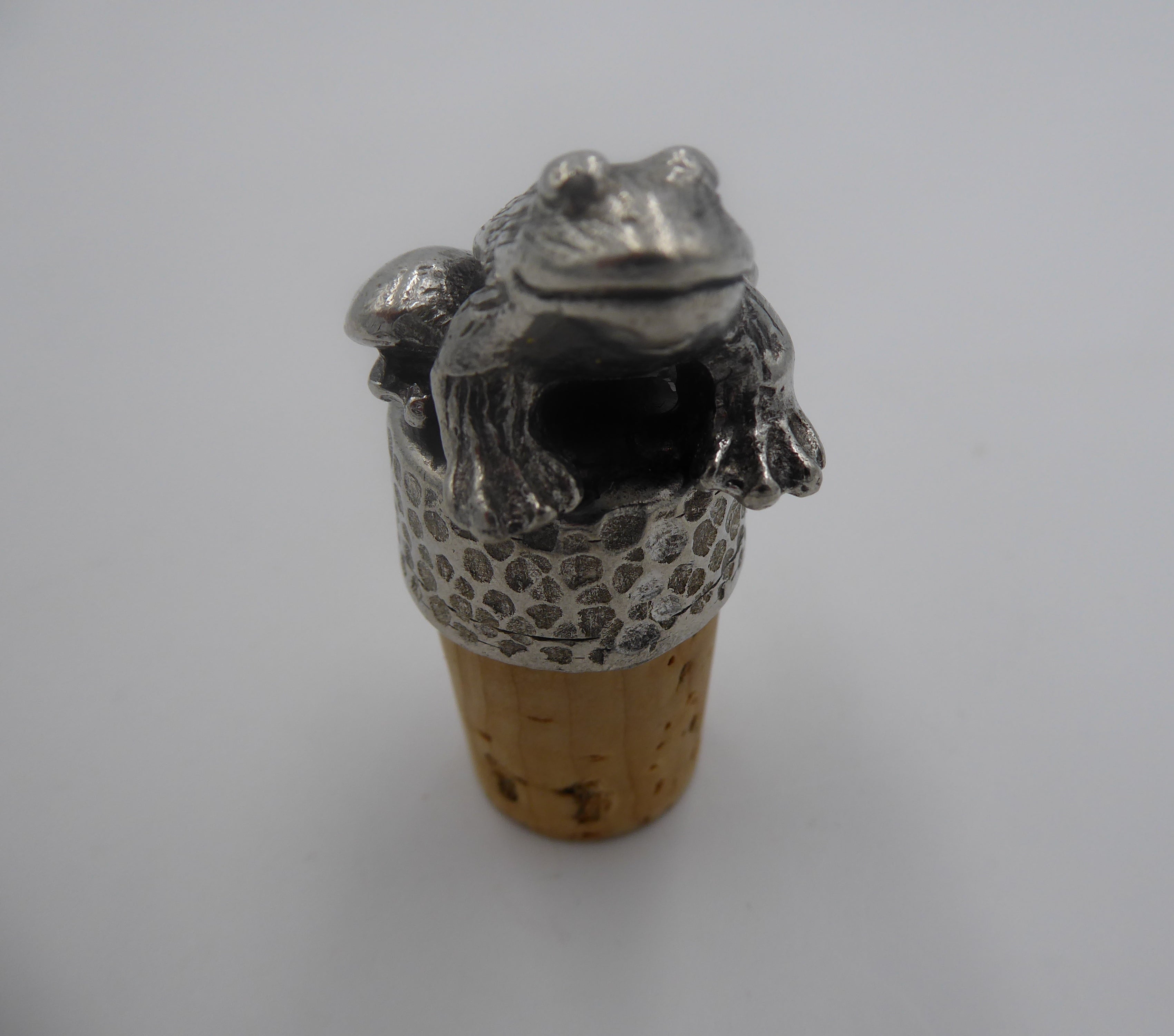 Bouchon de bouteille grenouille en étain