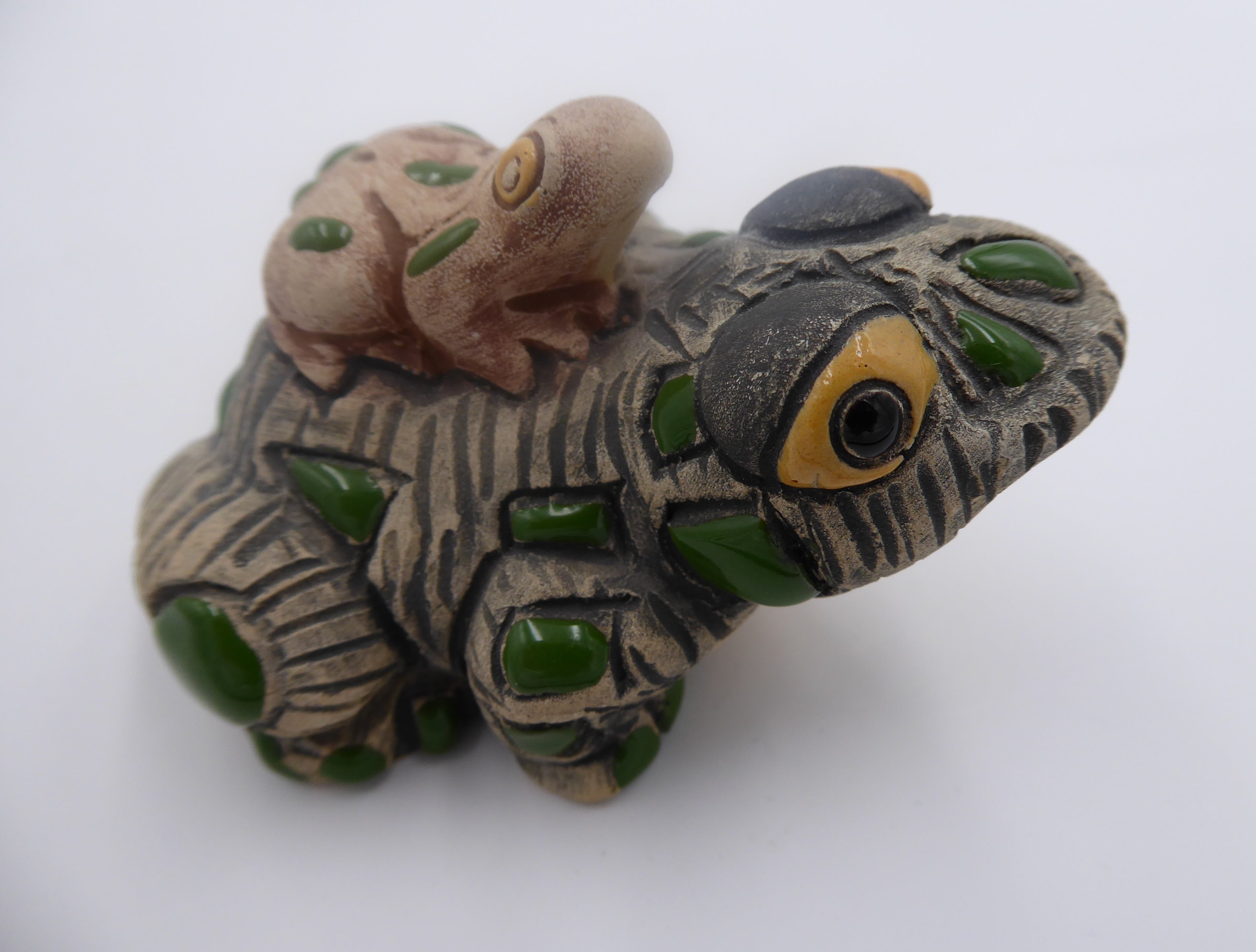 Céramique grenouille et son bébé sur le dos - Incrustation pierre verte - Provenance URUGUAY