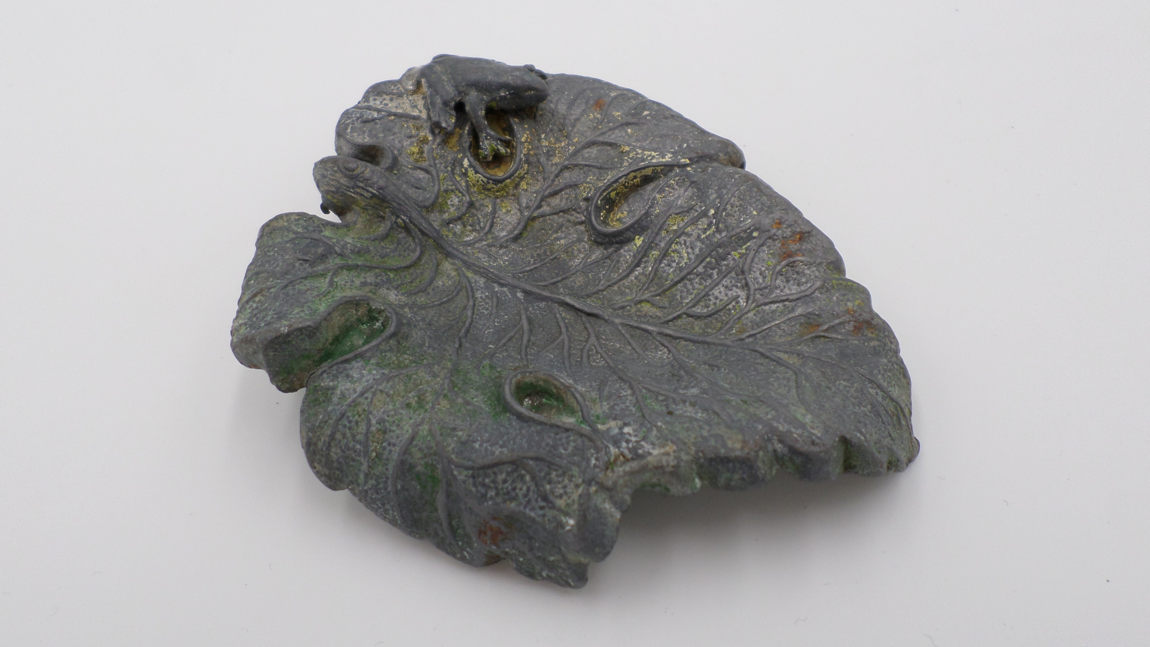 Dans le style bronze de Vienne - Grenouille sur une feuille de chou