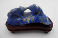 Couple de grenouilles s’embrassant en lapis lazuli - Présentation sur socle