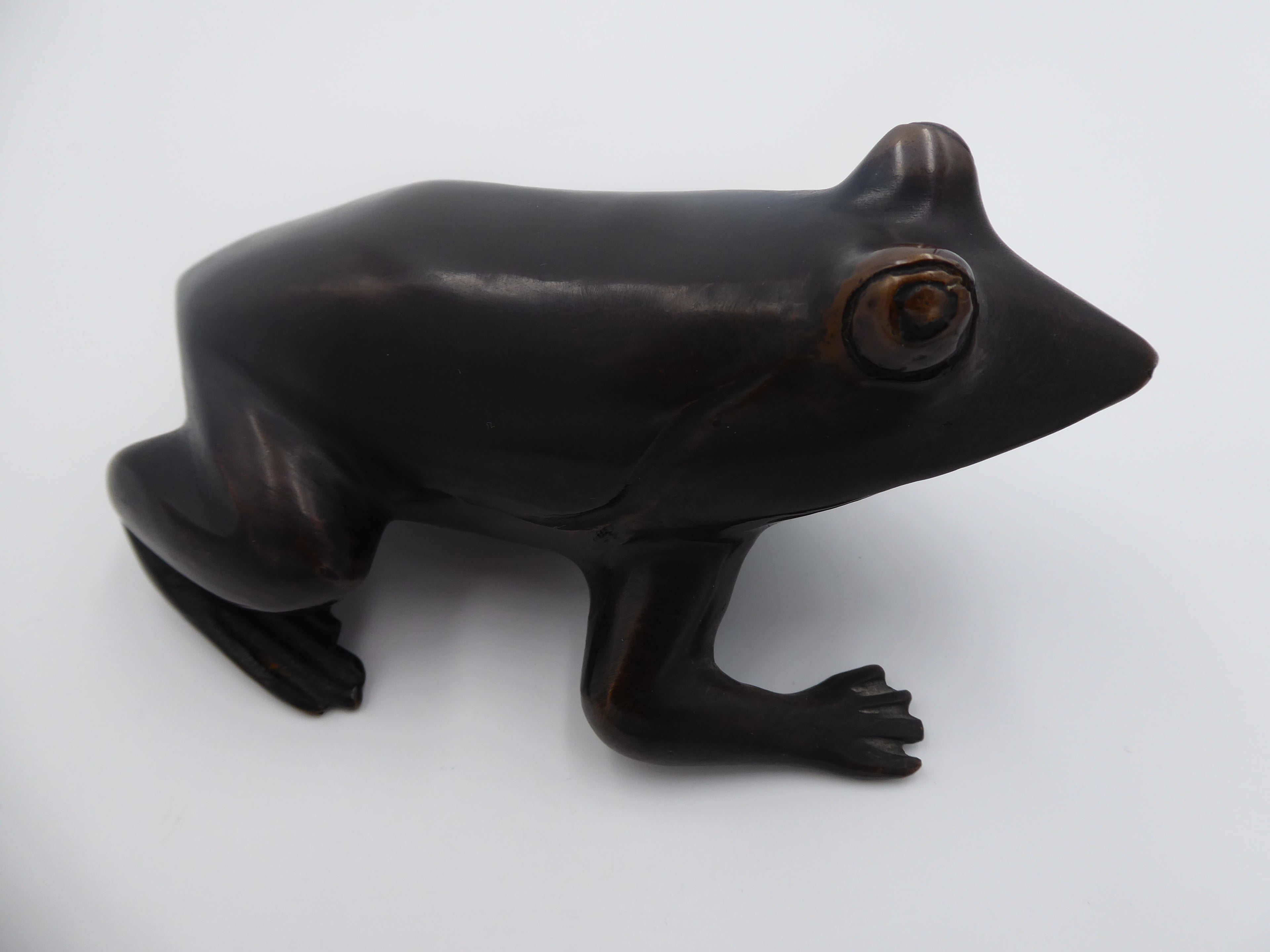 Grosse grenouille en bronze patiné