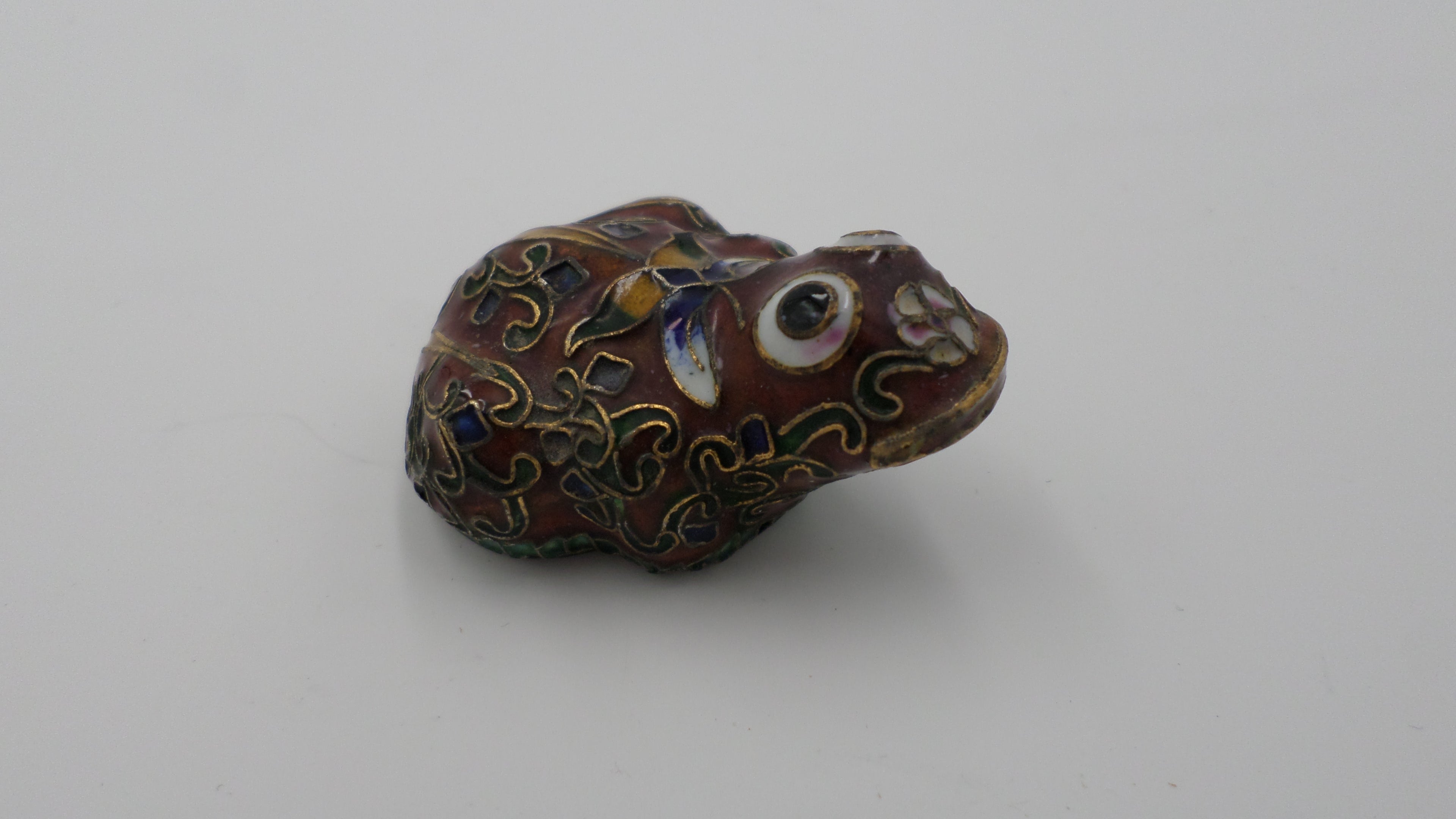 Petite grenouille en émail cloisonné