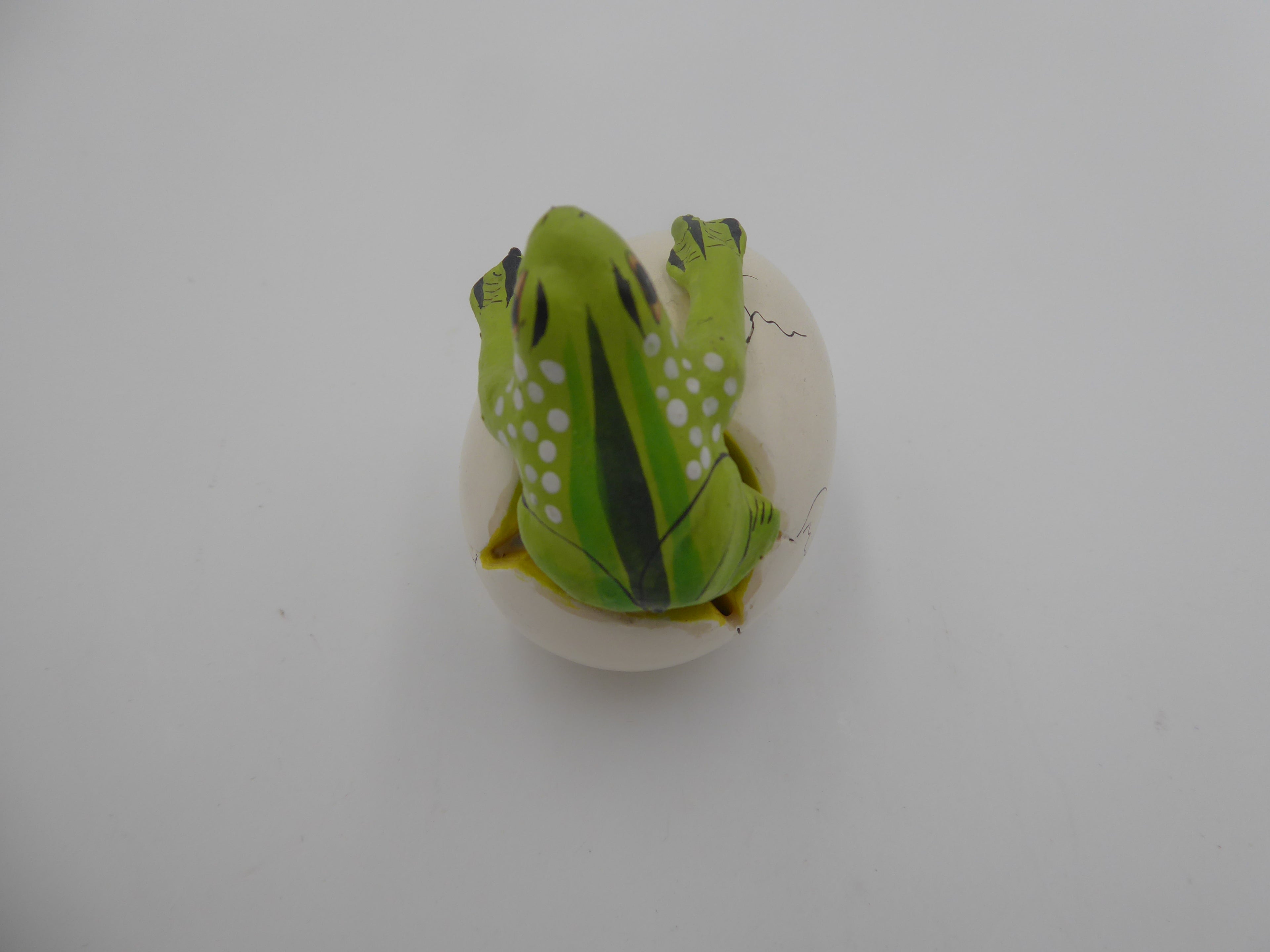 Grenouille en composite sortant de l’œuf signée Niex SILVERA