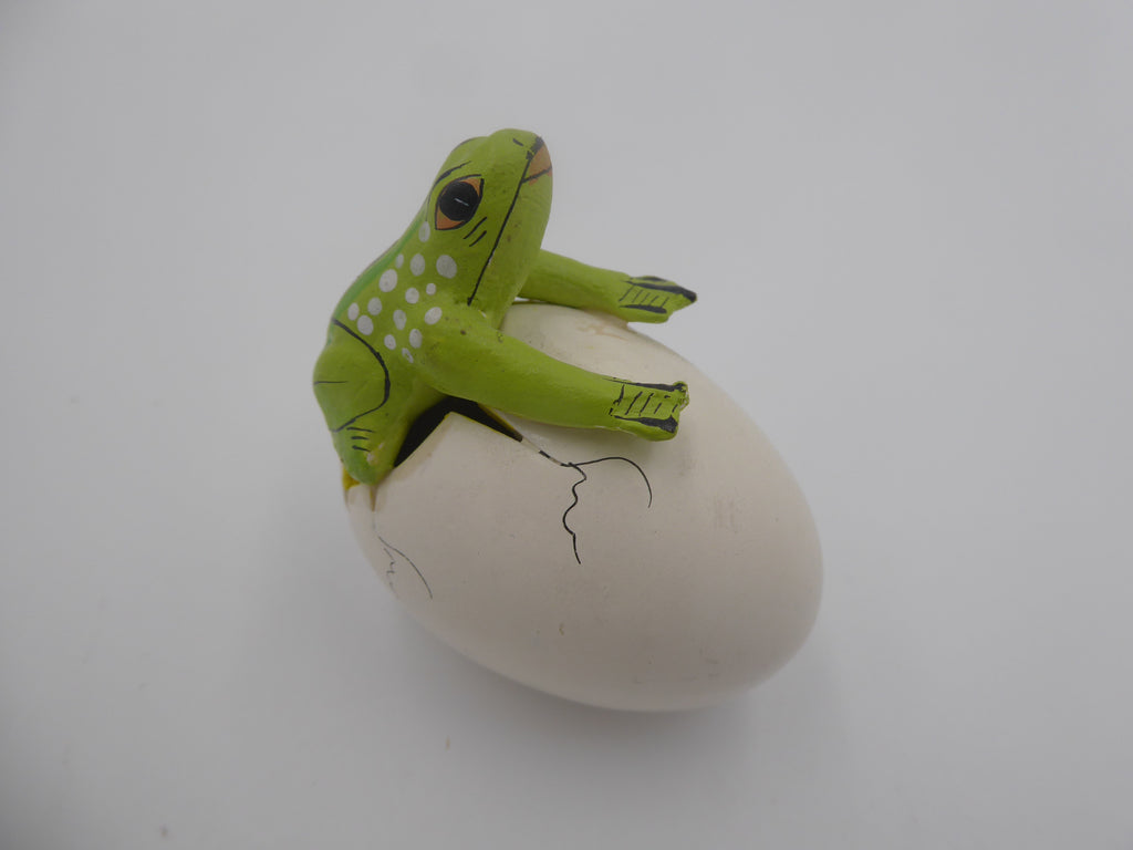 Grenouille en composite sortant de l’œuf signée Niex SILVERA