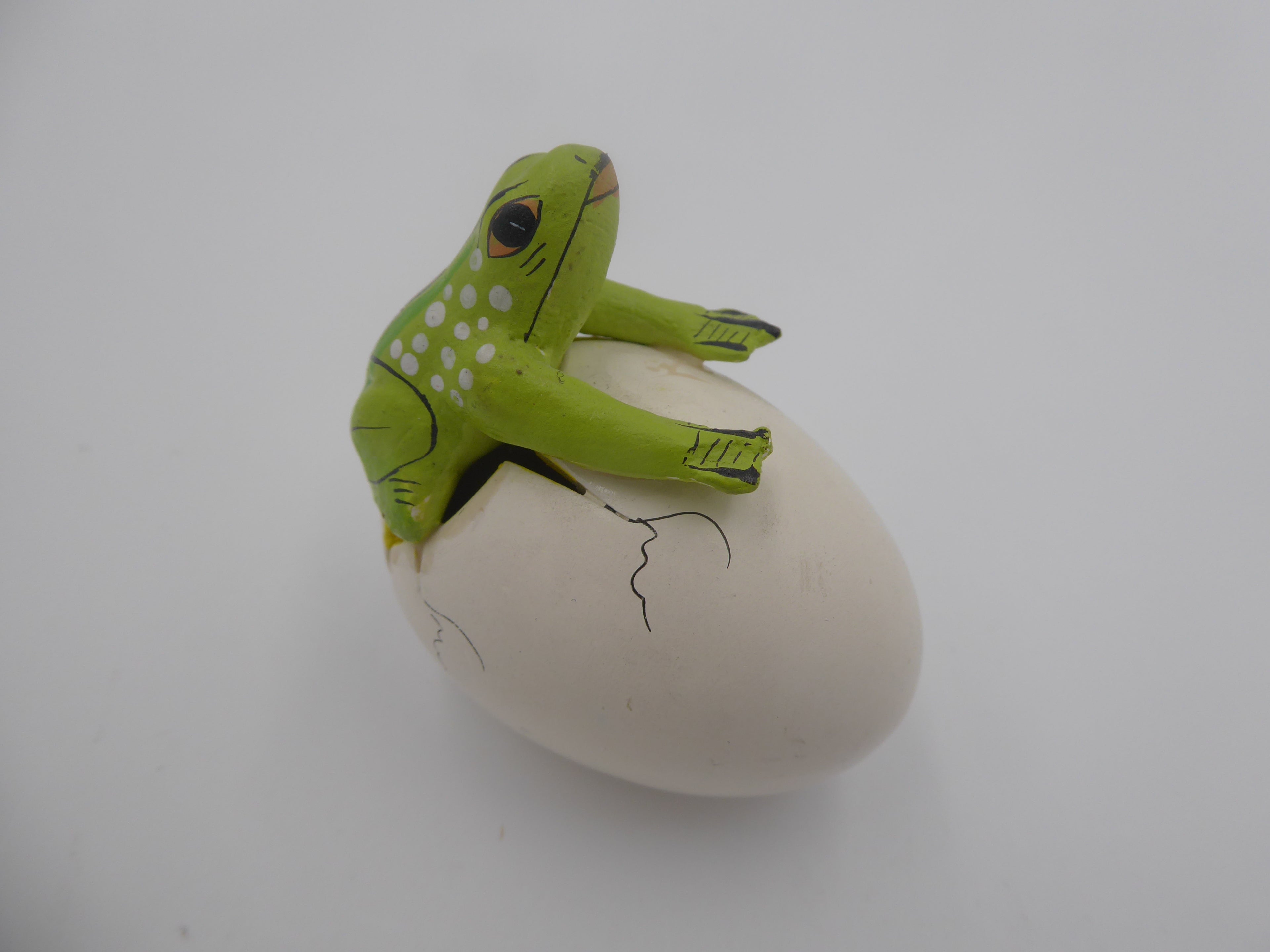 Grenouille en composite sortant de l’œuf signée Niex SILVERA