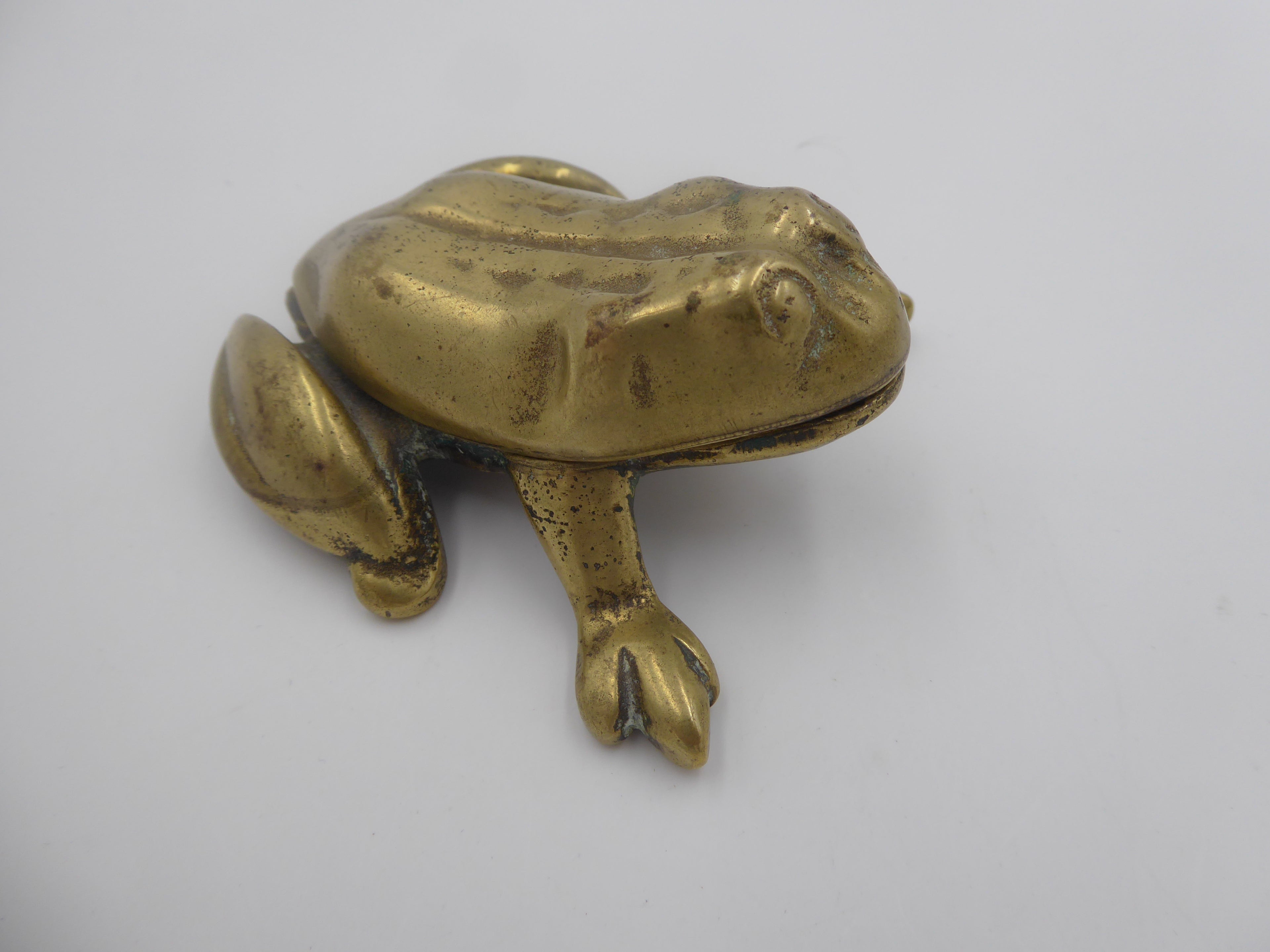Ancienne boite à bijoux en laiton massif