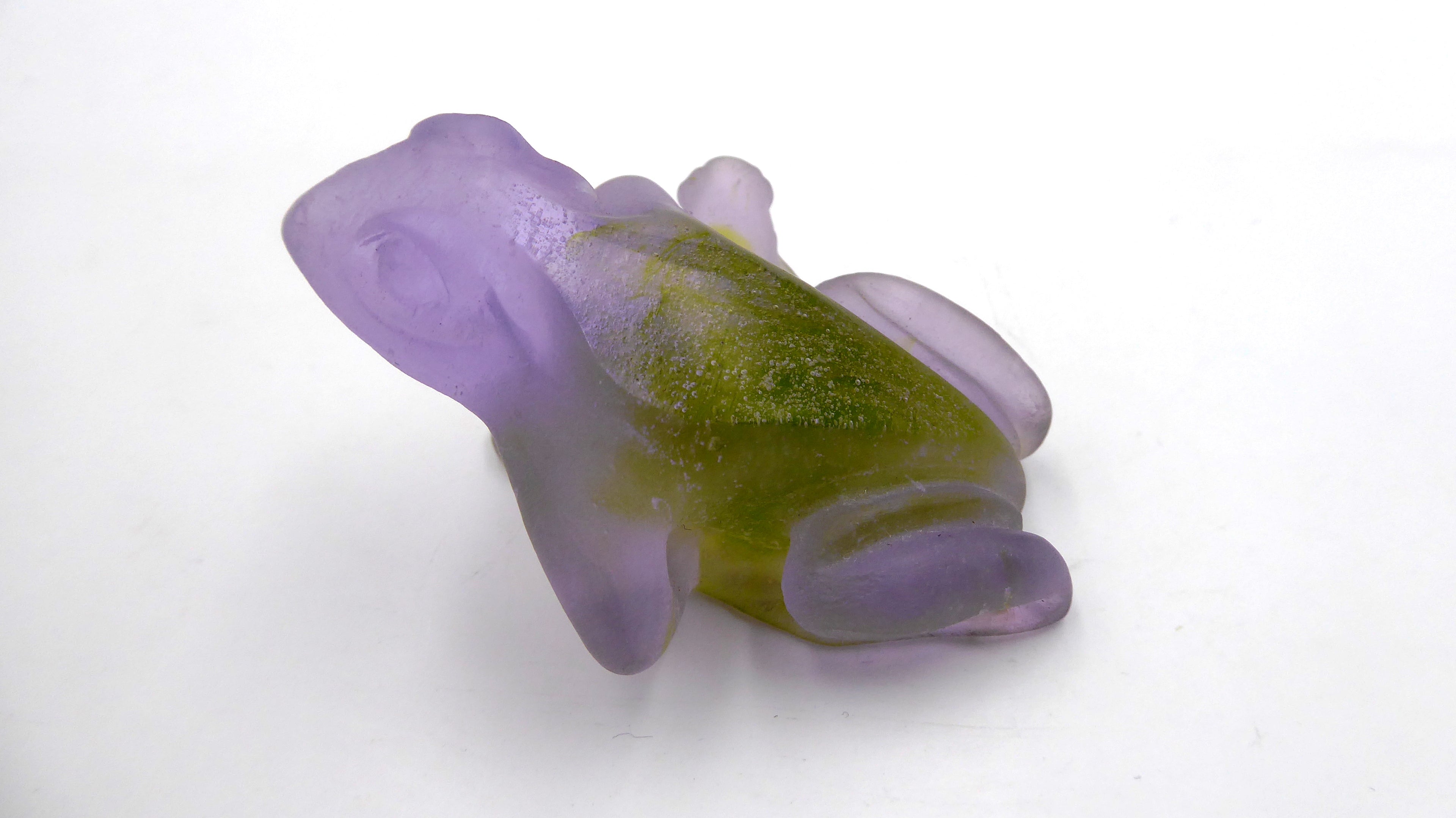 Grenouille DAUM en pâte de verre lilas/vert