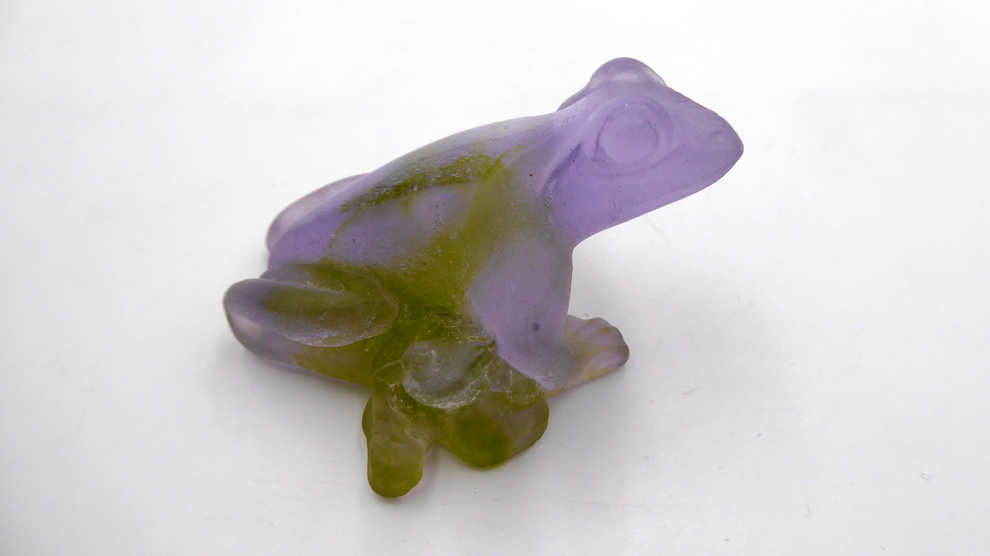 Grenouille DAUM en pâte de verre lilas/vert