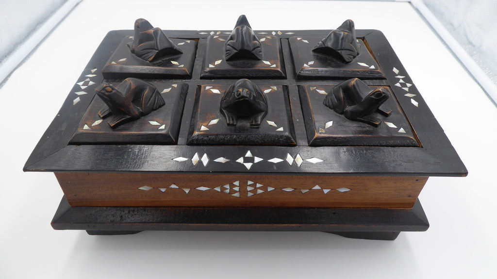 Vieille boite à épice d'origine asiatique